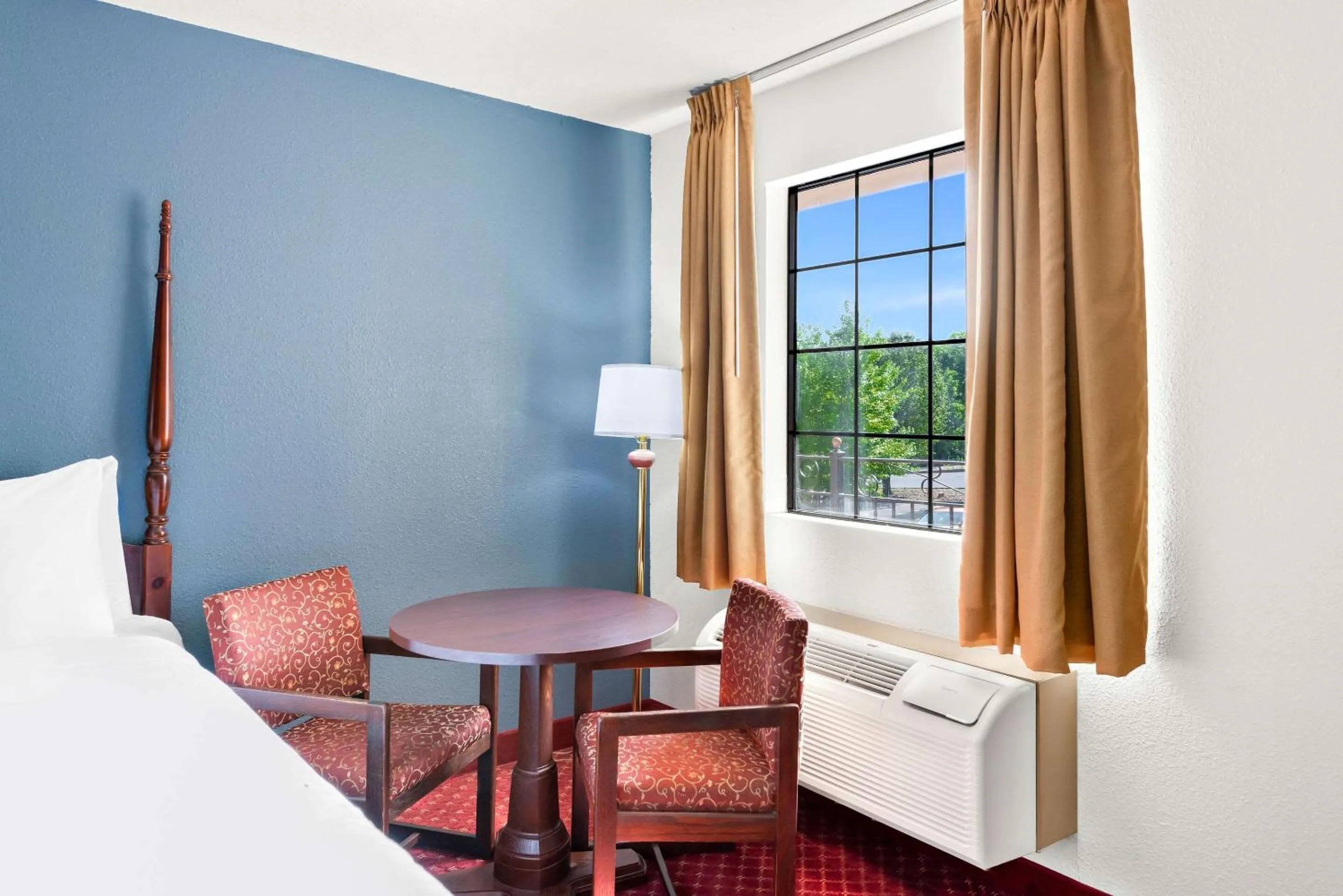 Bedroom, Bed in Clarion Inn Branson