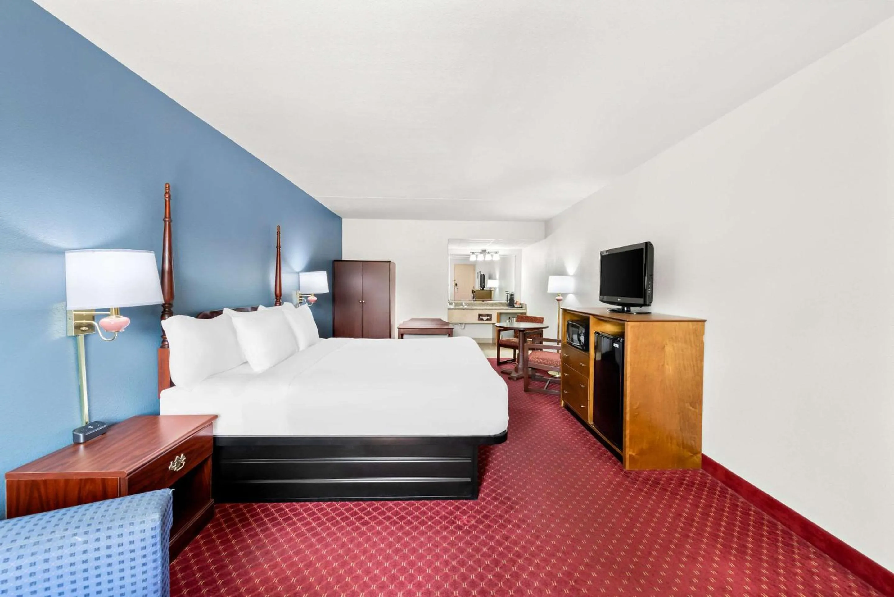 Bedroom, Bed in Clarion Inn Branson