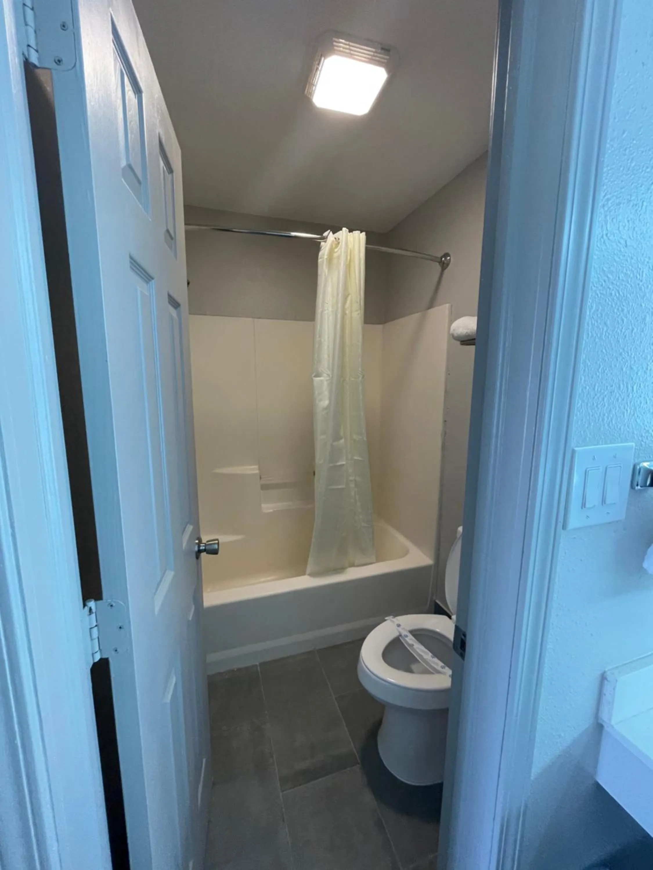 Bathroom in Americas Best inn