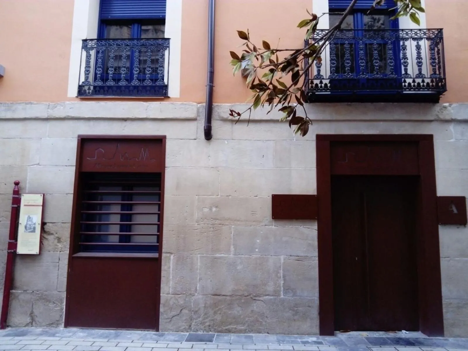 Facade/entrance in Albergue Logroño Centro