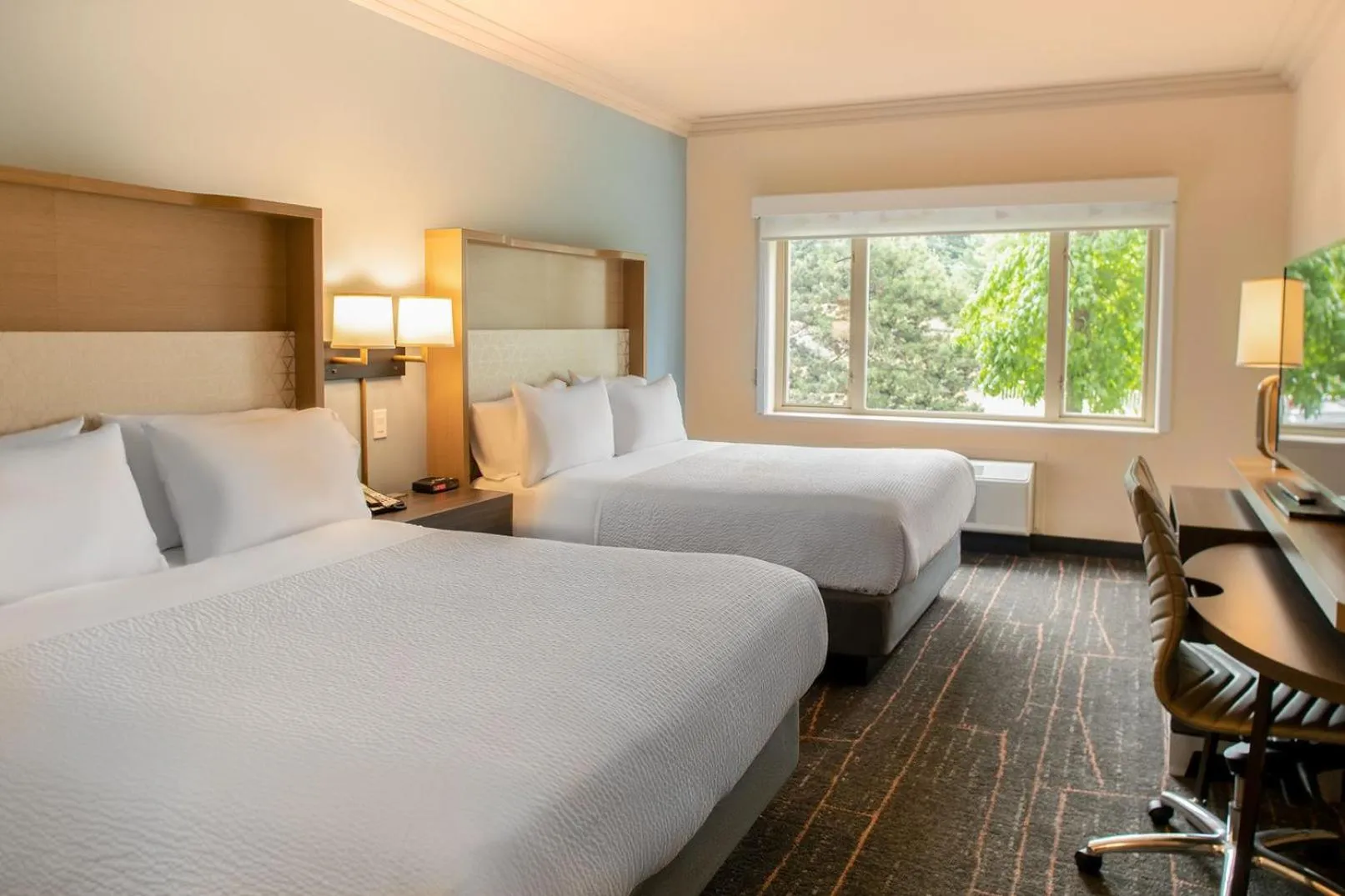 Bed in Holiday Inn Victoria - Elk Lake by IHG