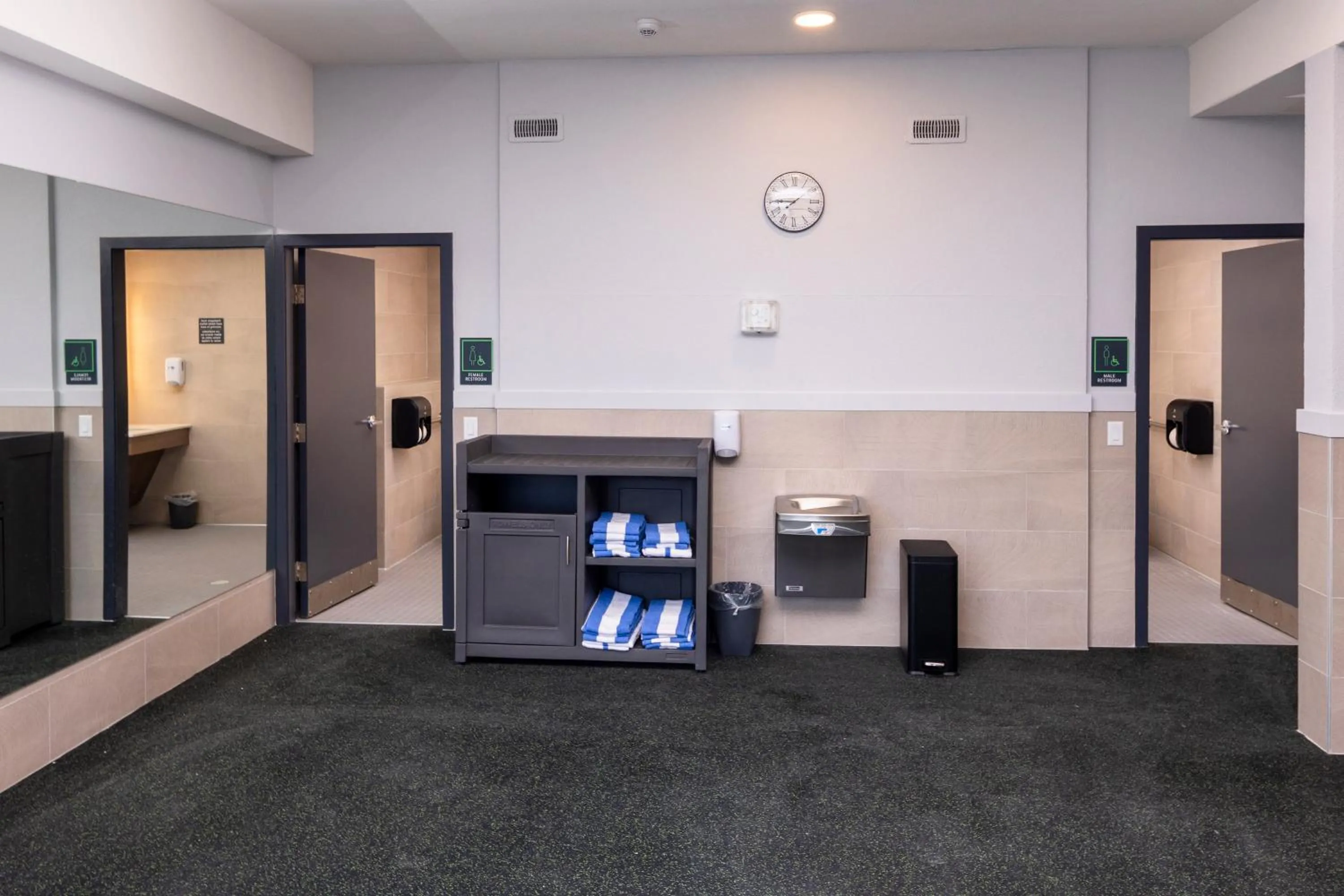 Fitness centre/facilities in Holiday Inn Victoria - Elk Lake by IHG