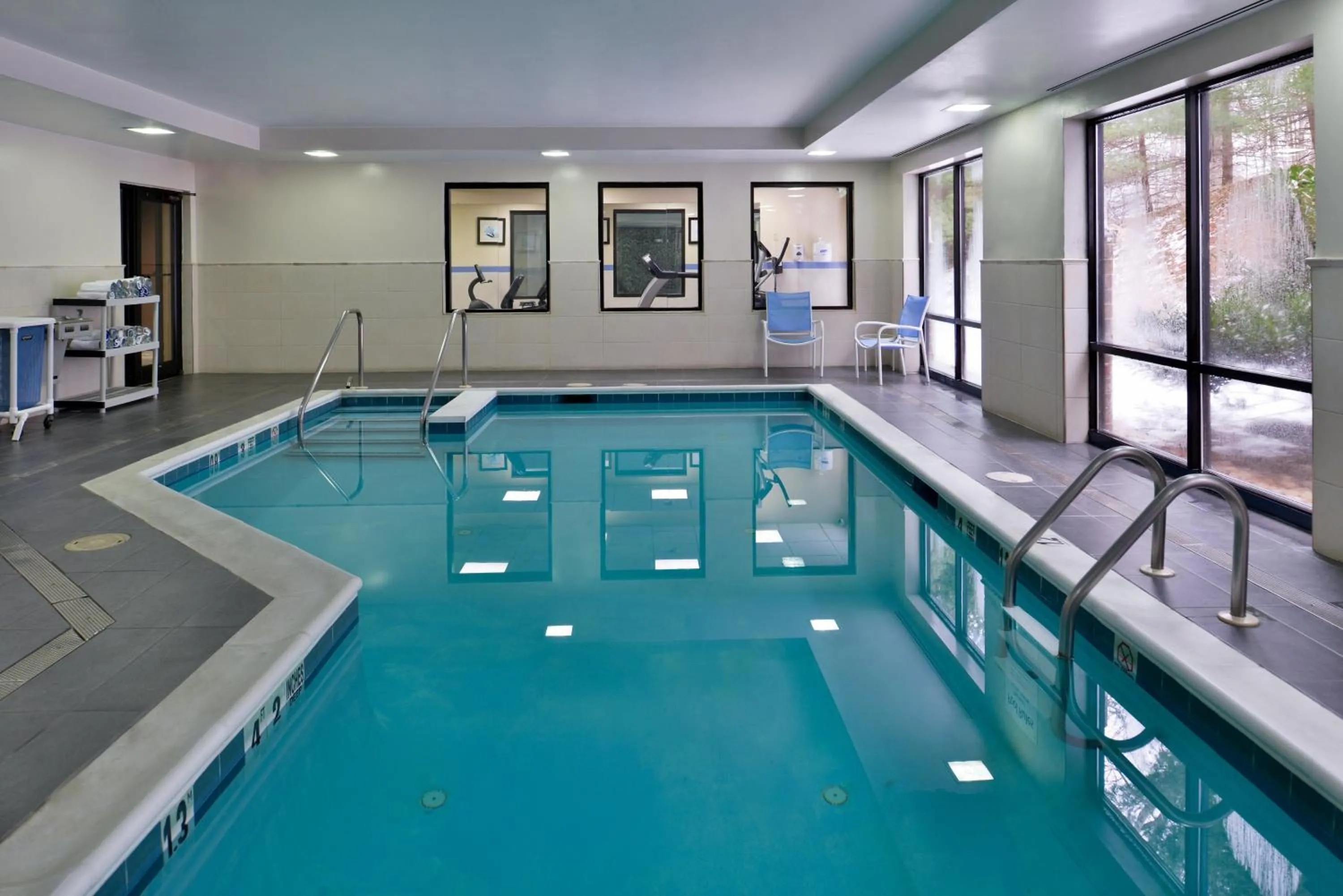 Swimming pool in Holiday Inn Express Hotel & Suites West Chester by IHG