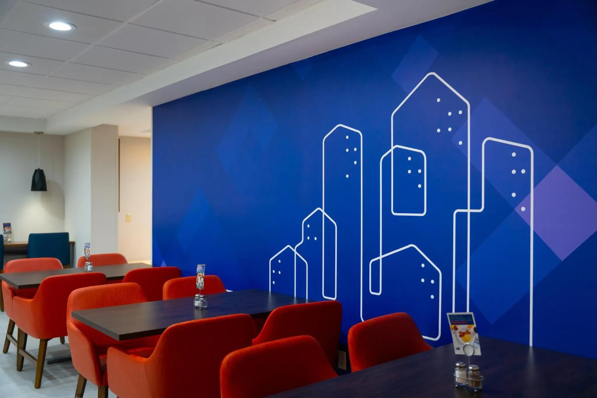 Breakfast in Holiday Inn Express Hotel & Suites West Chester by IHG