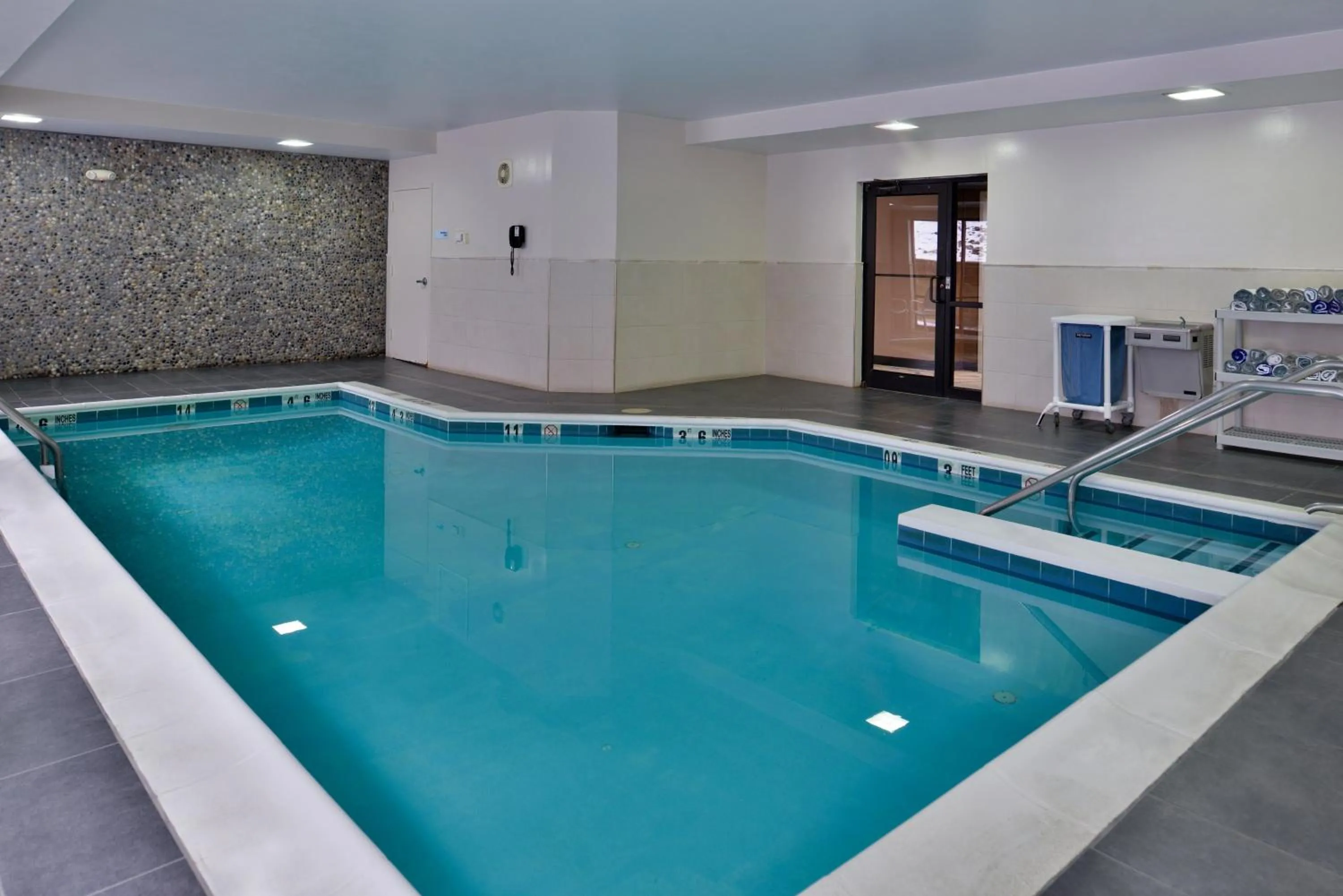 Swimming pool in Holiday Inn Express Hotel & Suites West Chester by IHG