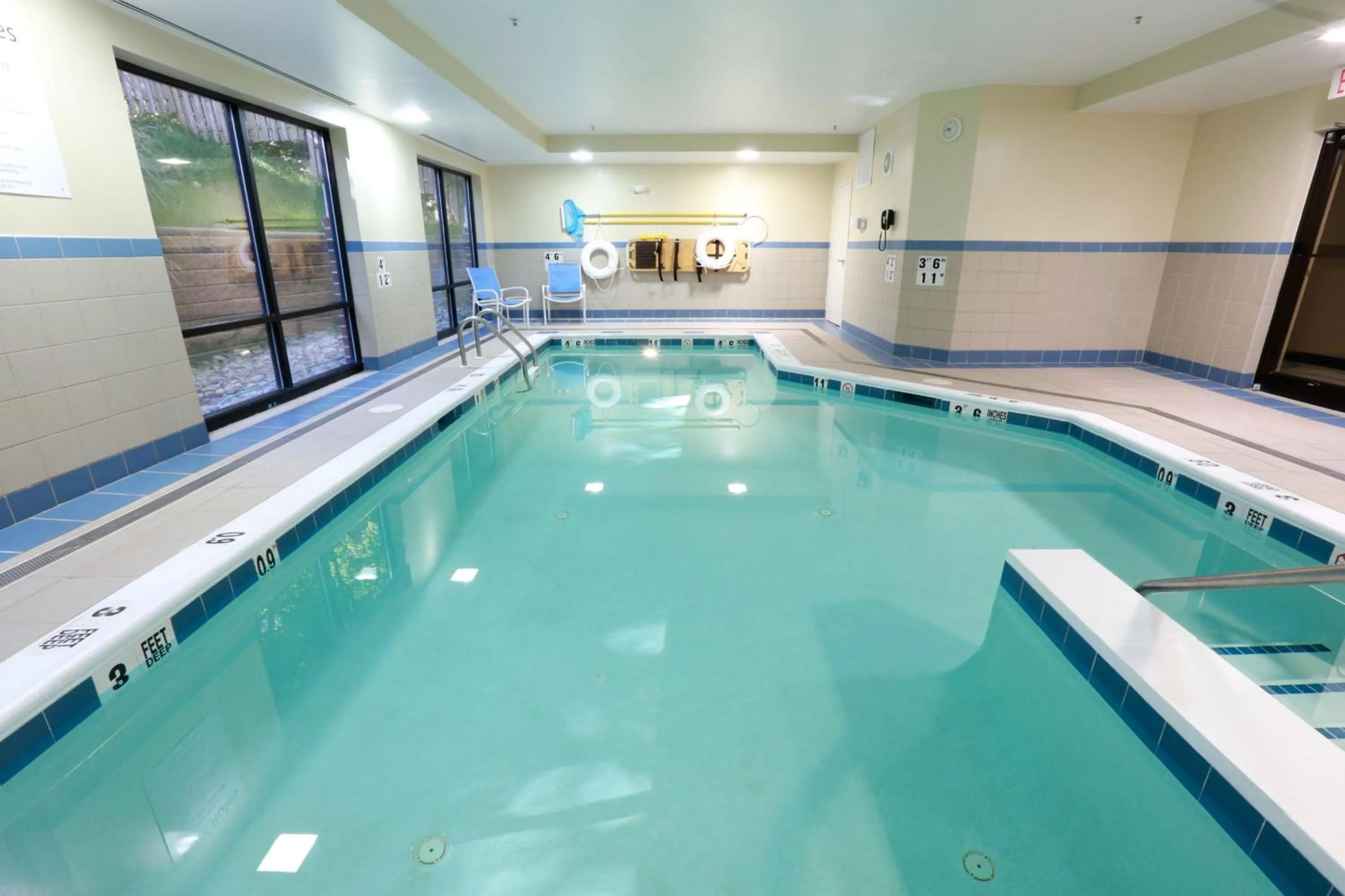 Swimming pool in Holiday Inn Express Hotel & Suites West Chester by IHG