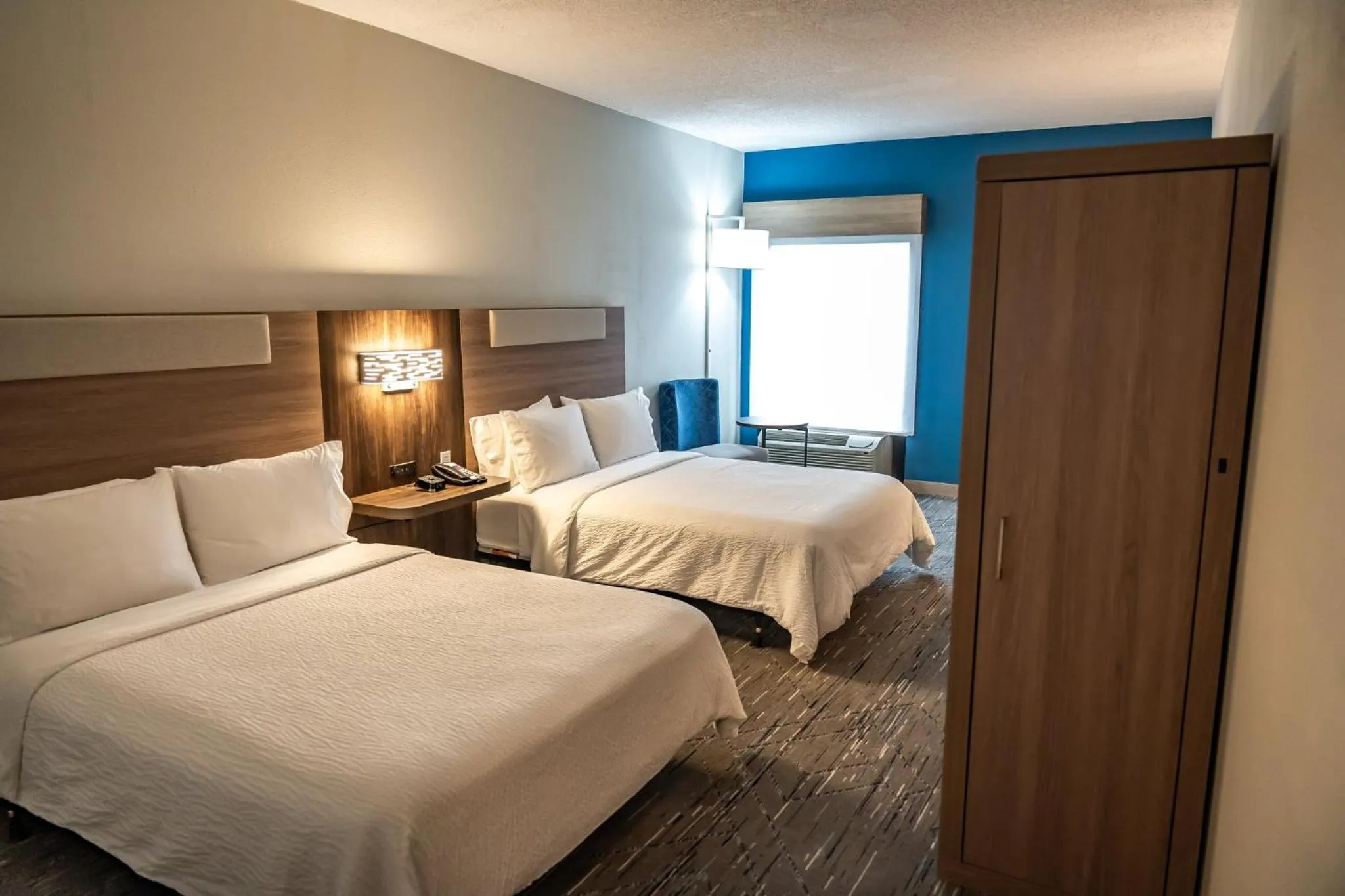 Photo of the whole room, Bed in Holiday Inn Express Hotel & Suites West Chester by IHG