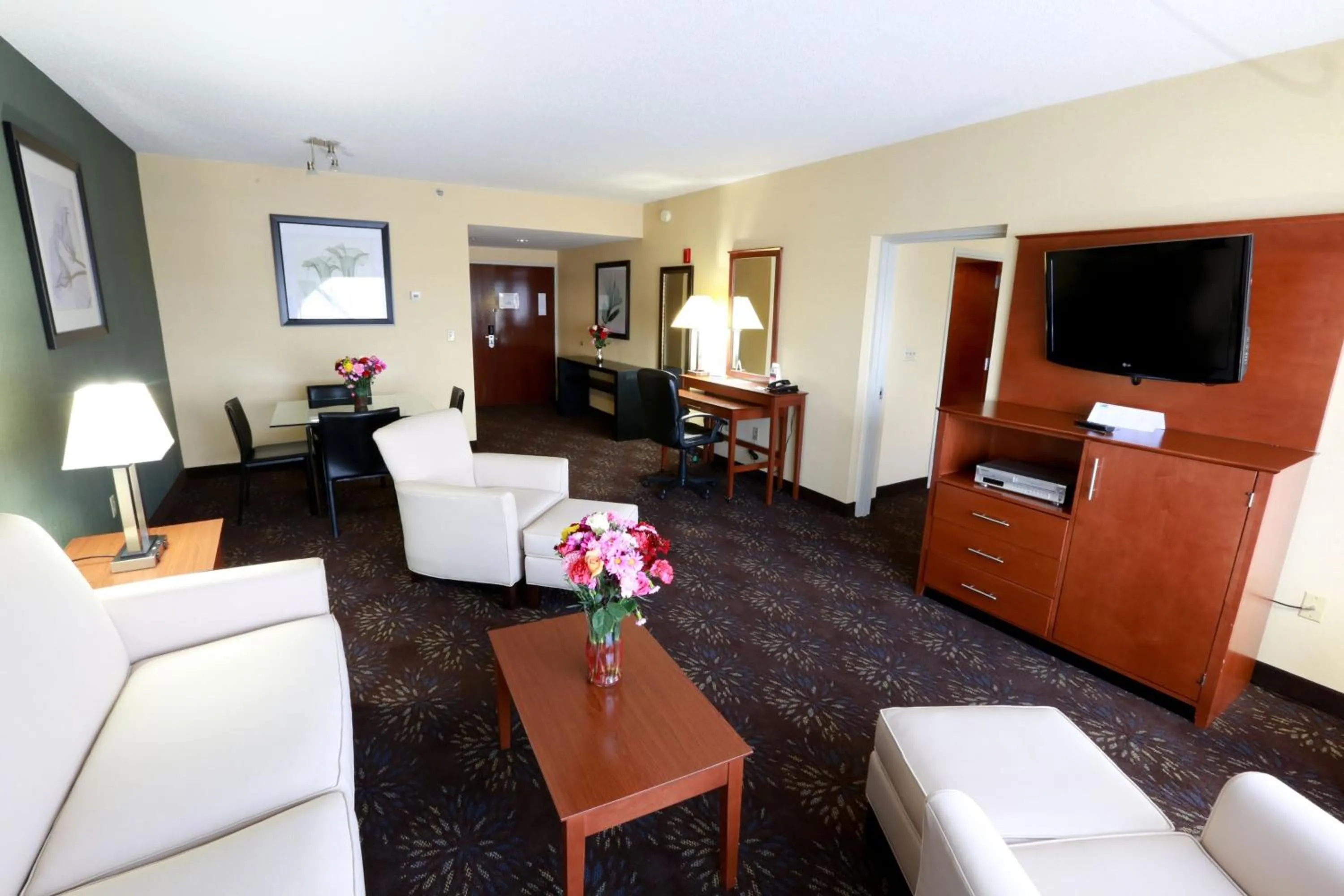 Photo of the whole room in Holiday Inn Express Hotel & Suites West Chester by IHG