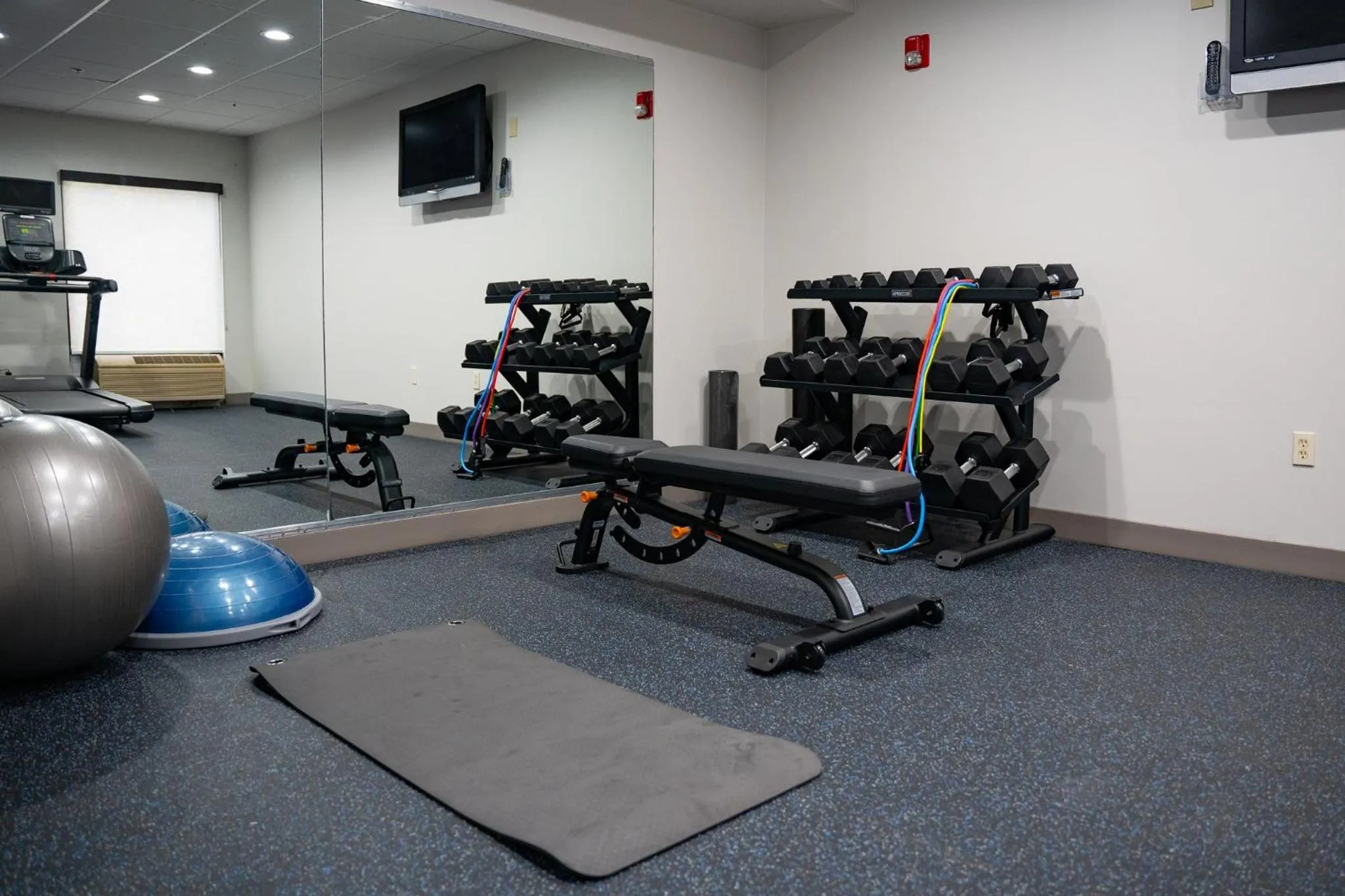 Fitness centre/facilities in Holiday Inn Express Hotel & Suites West Chester by IHG