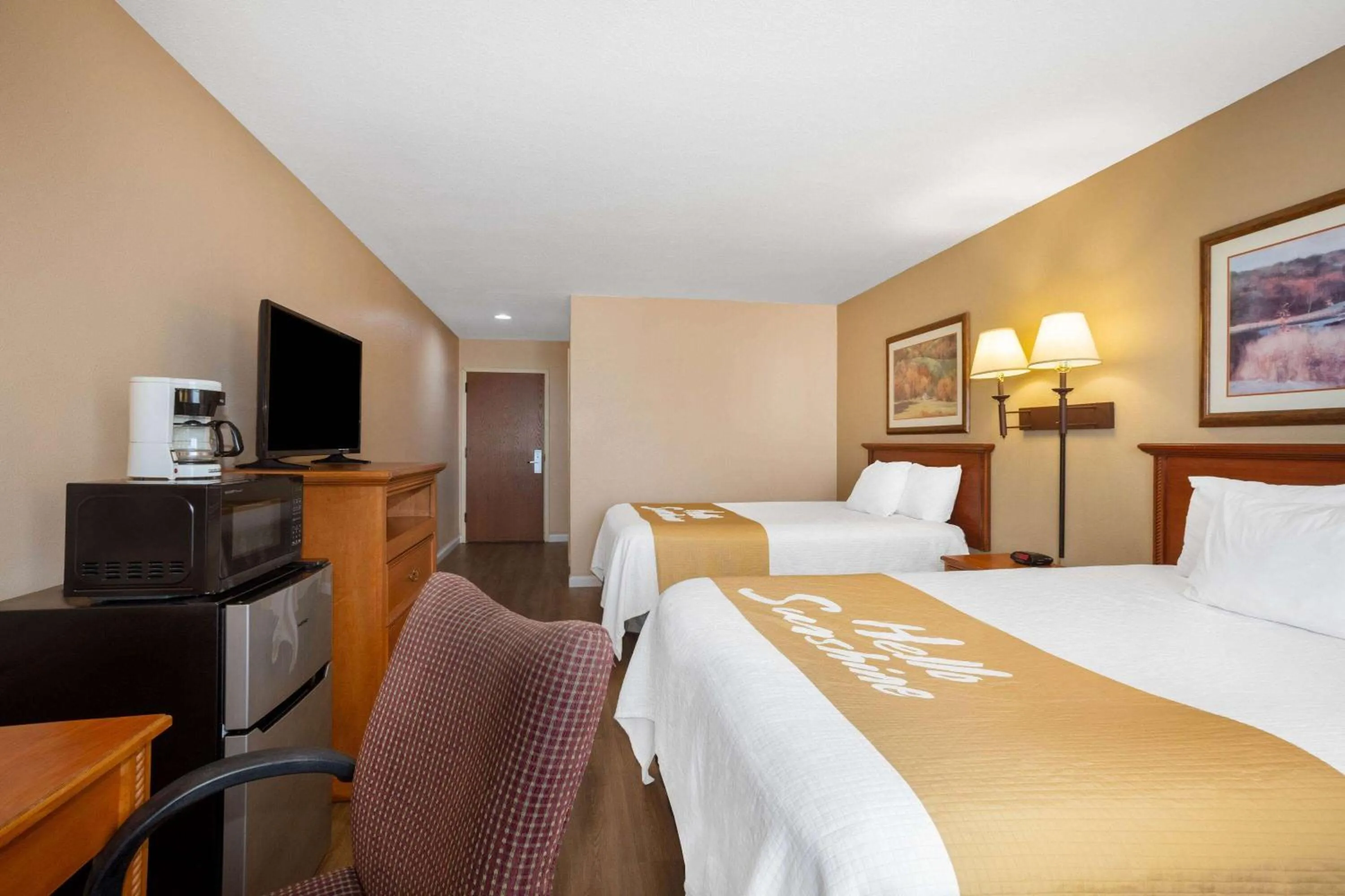 Bed in Days Inn & Suites by Wyndham Cuba