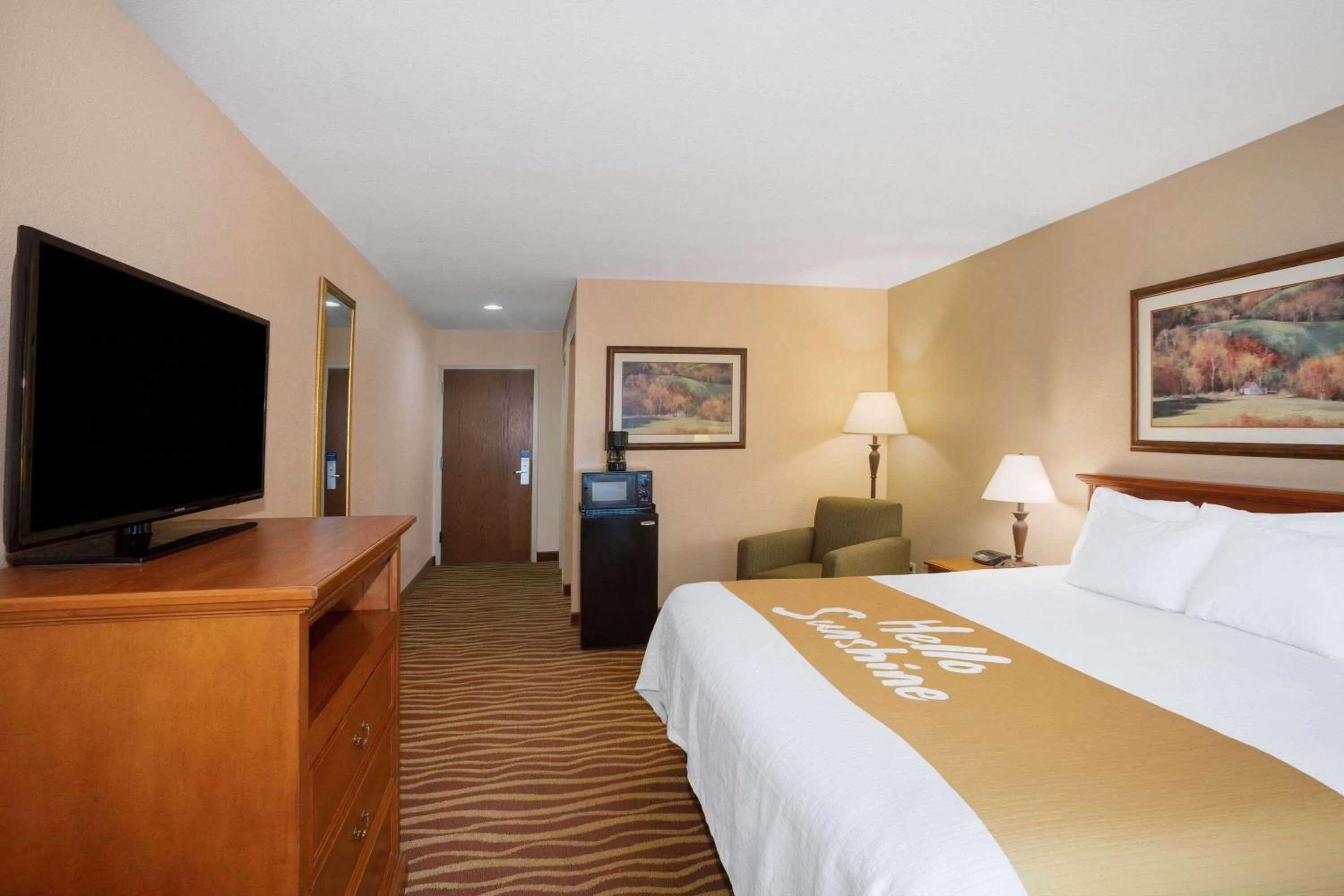 Photo of the whole room, Bed in Days Inn & Suites by Wyndham Cuba