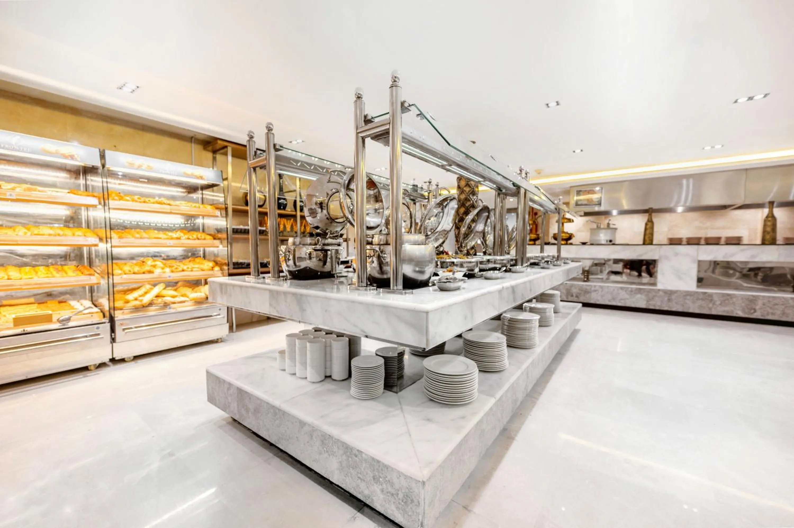 Breakfast in Maysan Al Harithia Hotel