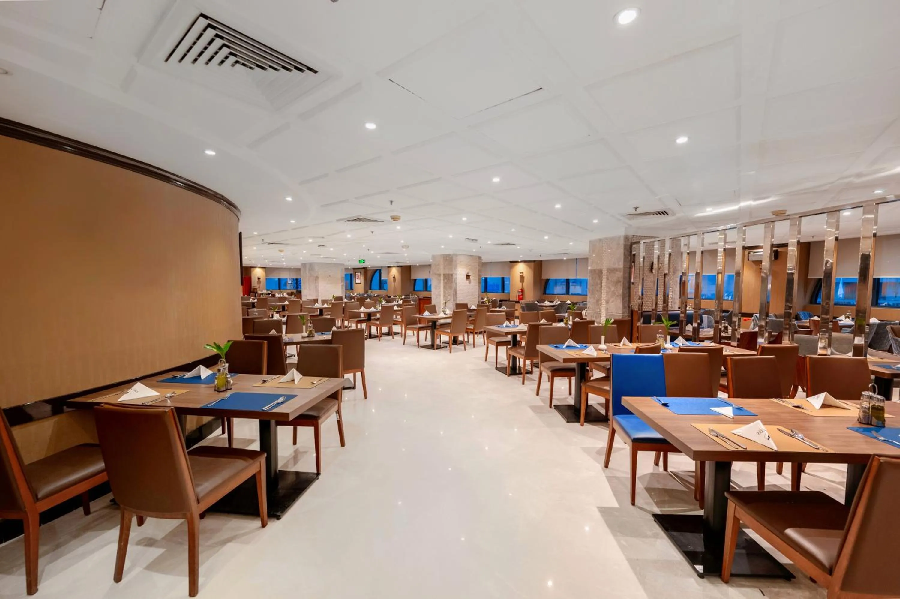 Restaurant/places to eat in Maysan Al Harithia Hotel