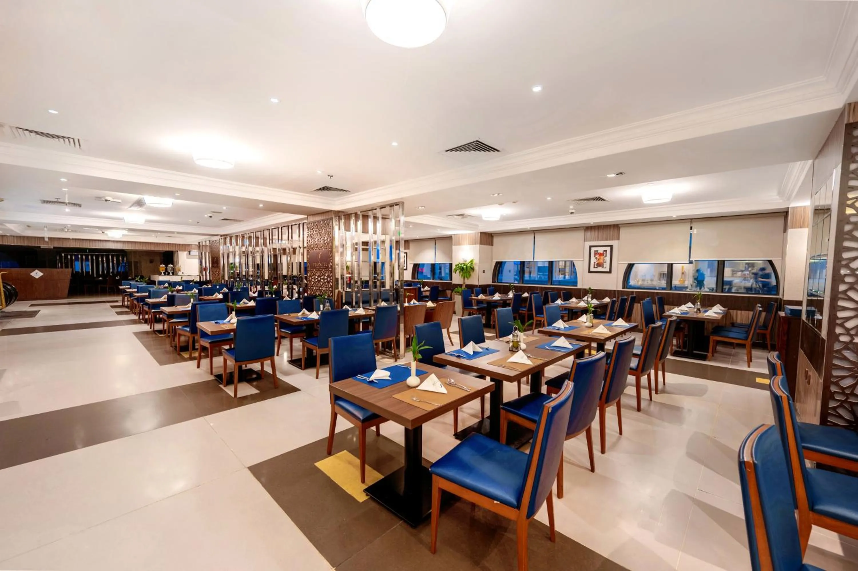 Restaurant/places to eat in Maysan Al Harithia Hotel