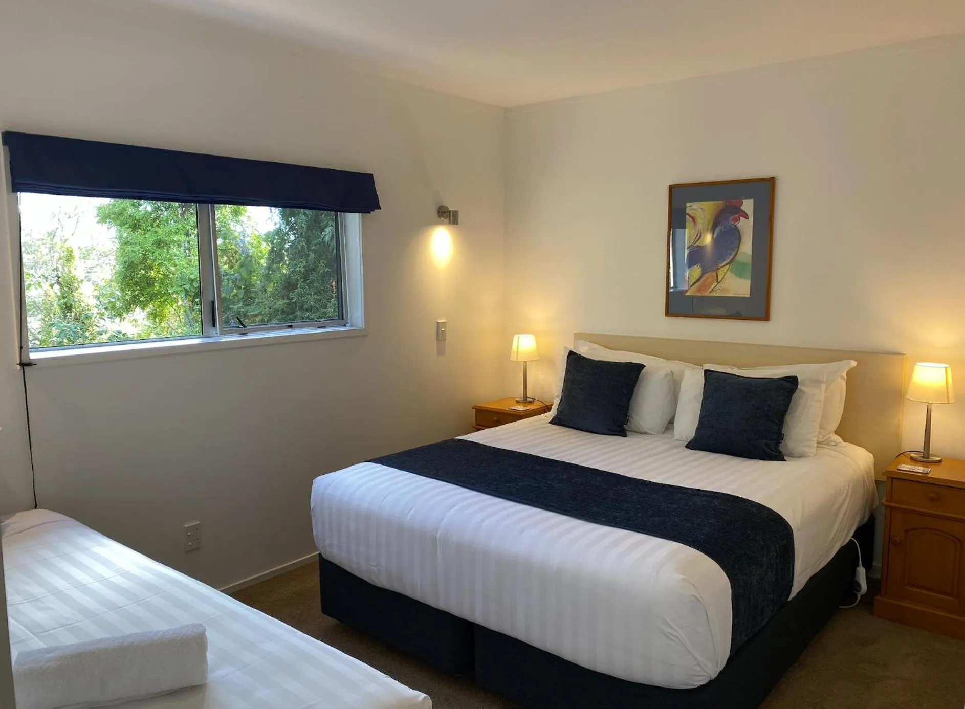 Bed in Colonial House Motel