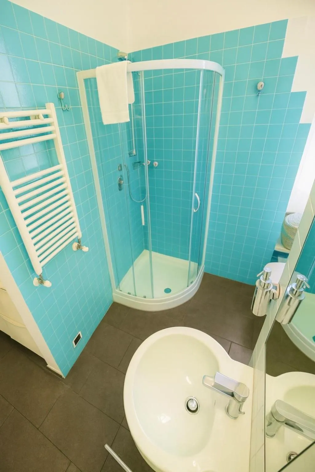 Shower in Trastevere Stars