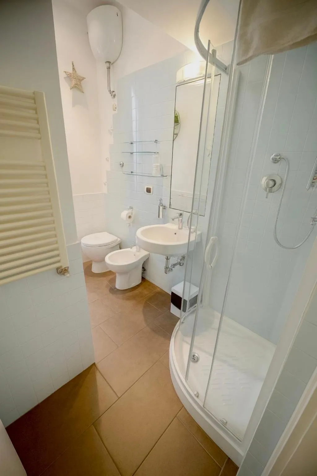 Shower in Trastevere Stars