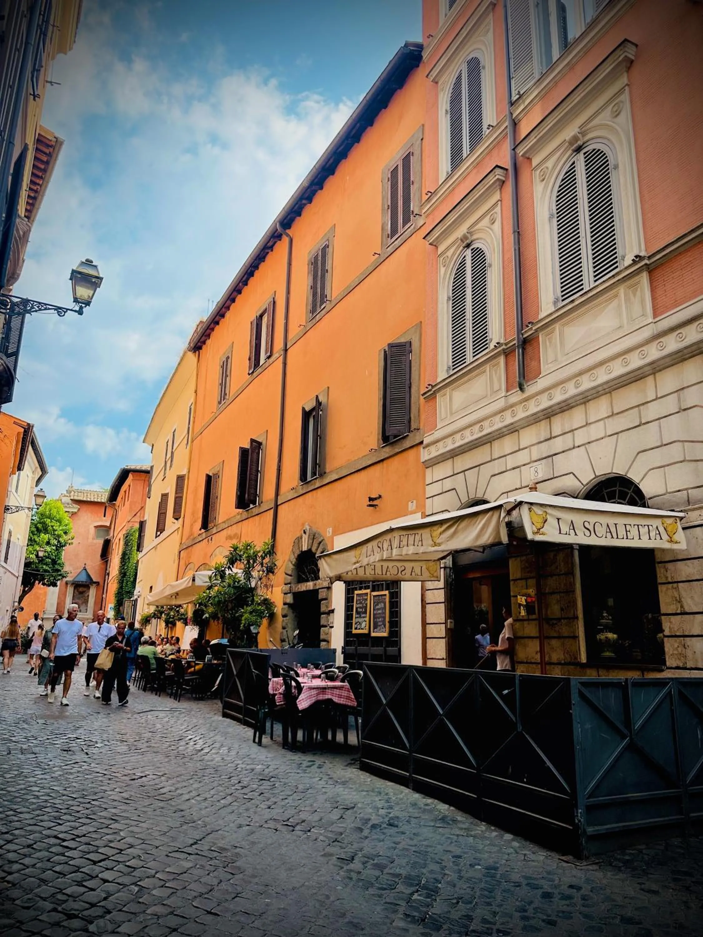 Property building in Trastevere Stars