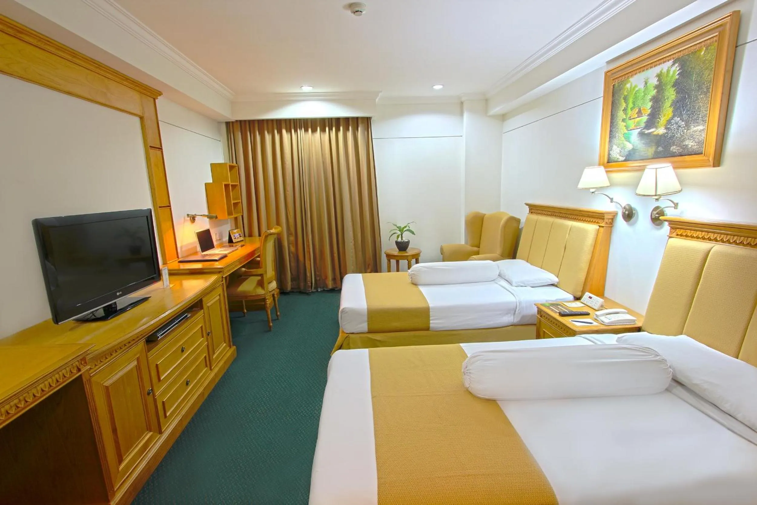 Bed in Harmoni Suites Hotel