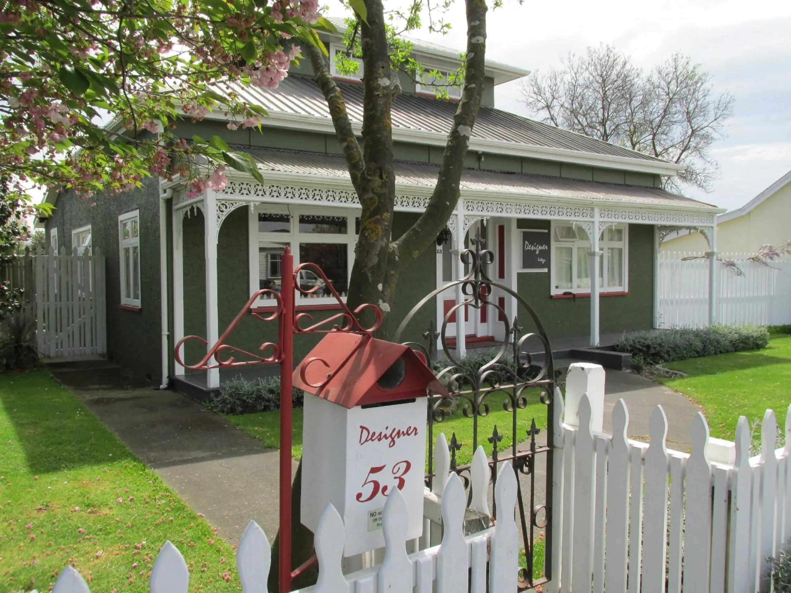 Facade/entrance in Designer Cottage