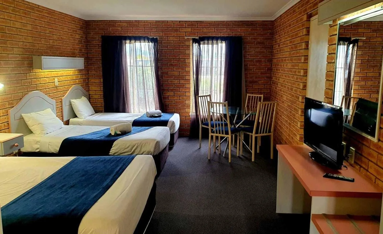 Bedroom, Bed in Twofold Bay Motor Inn