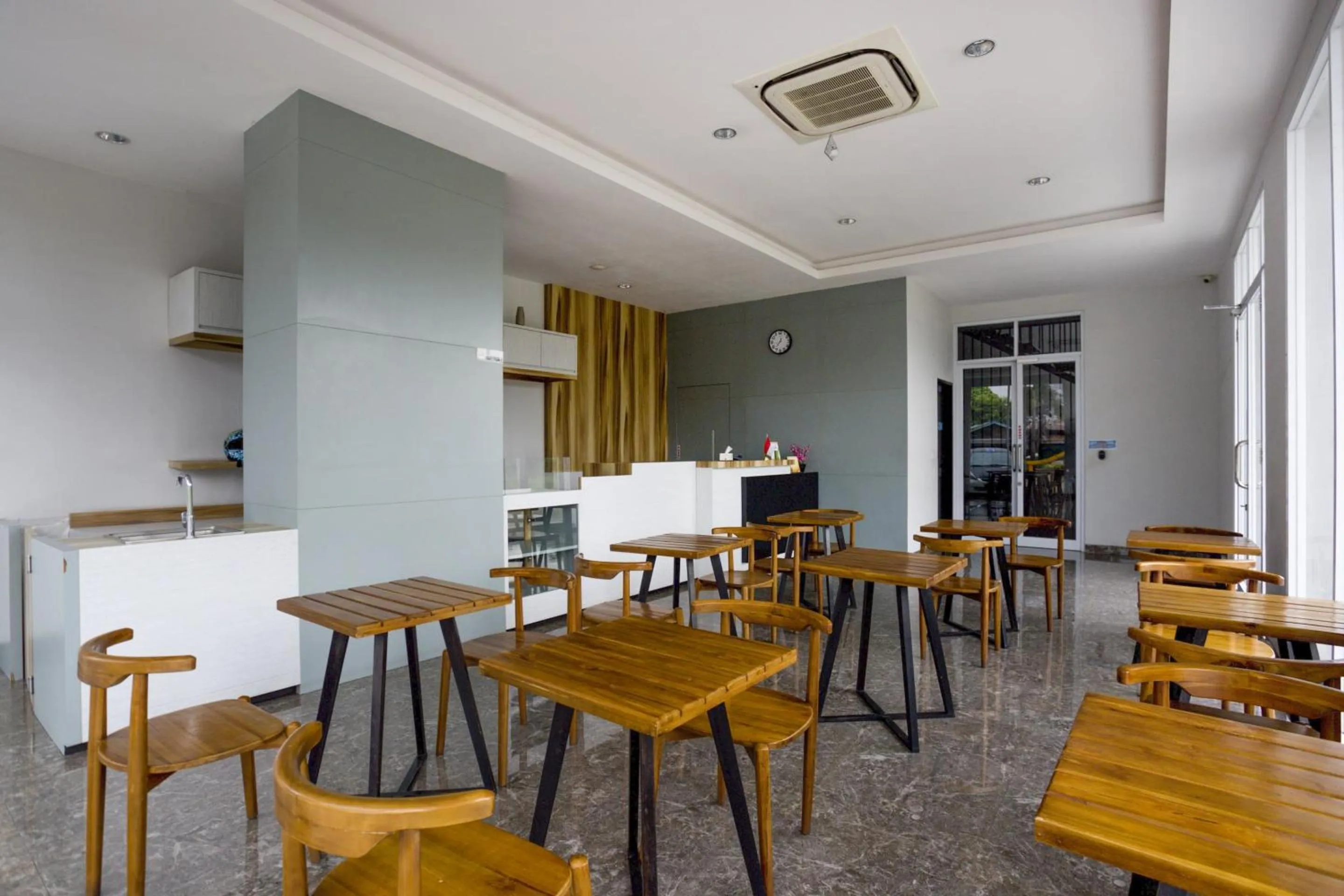 Lobby or reception in Collection O Bekasi Timur Near Gedung Juang Formerly Regia Tambun