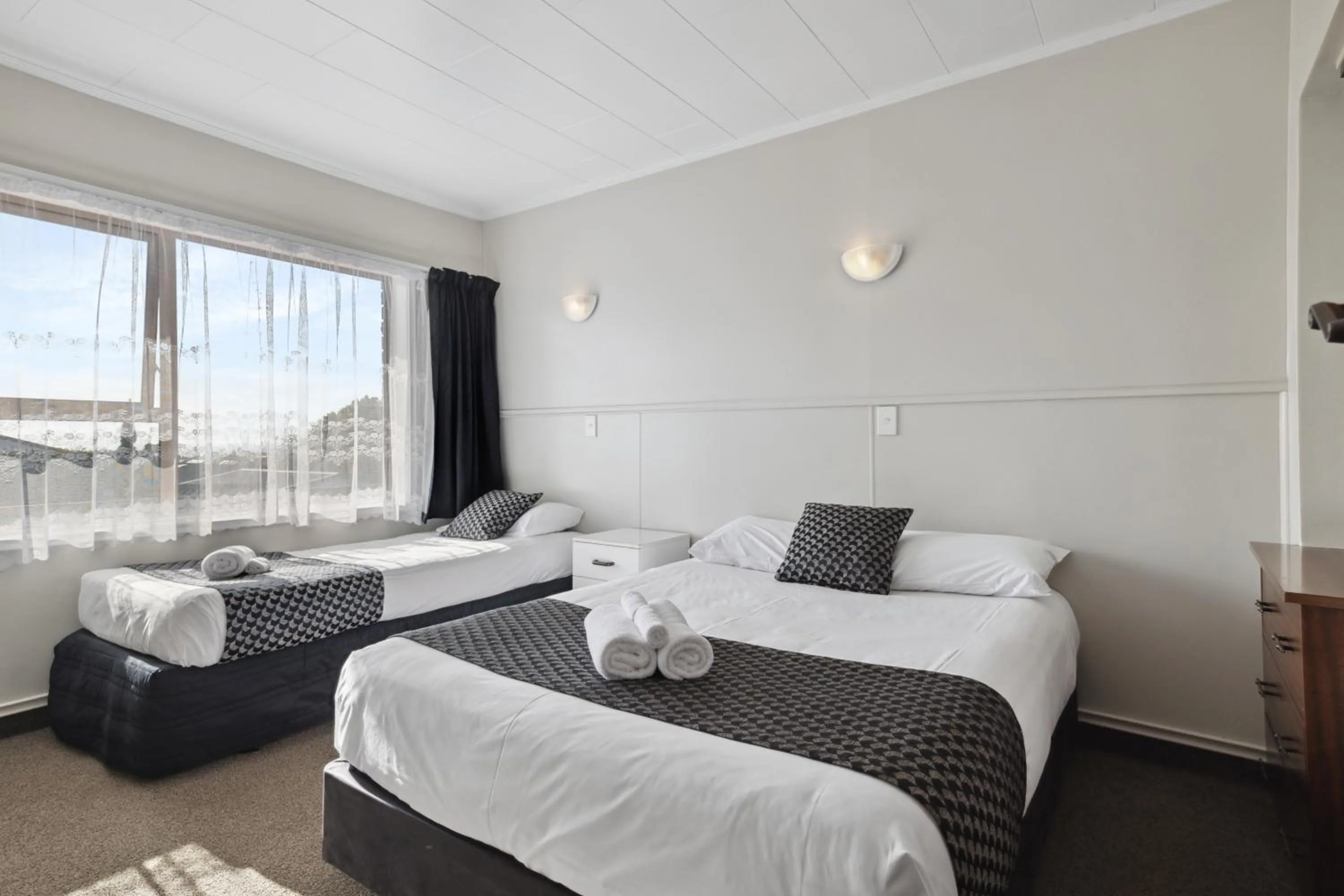 Bed in Flamingo Motel