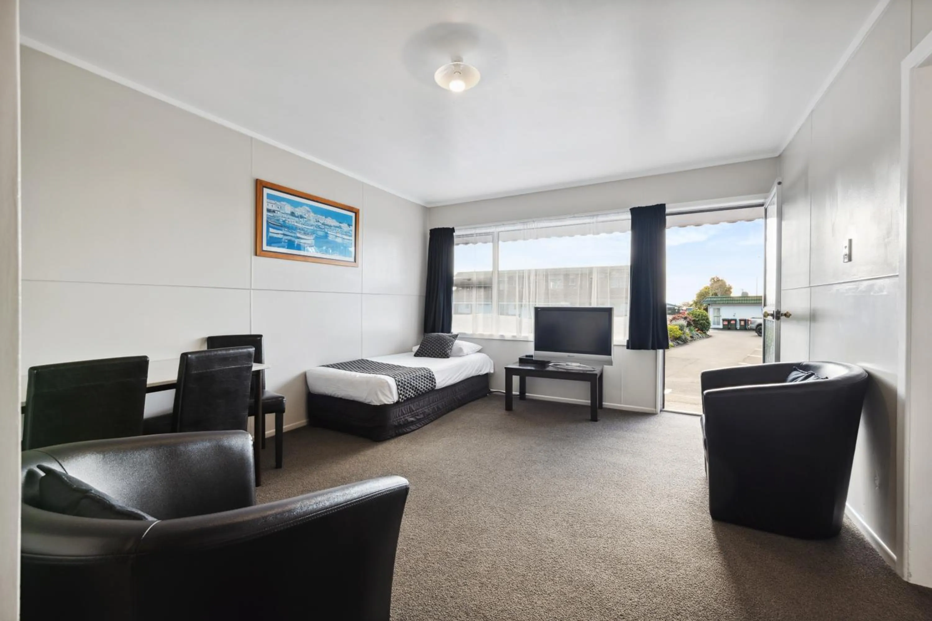 Facade/entrance in Flamingo Motel