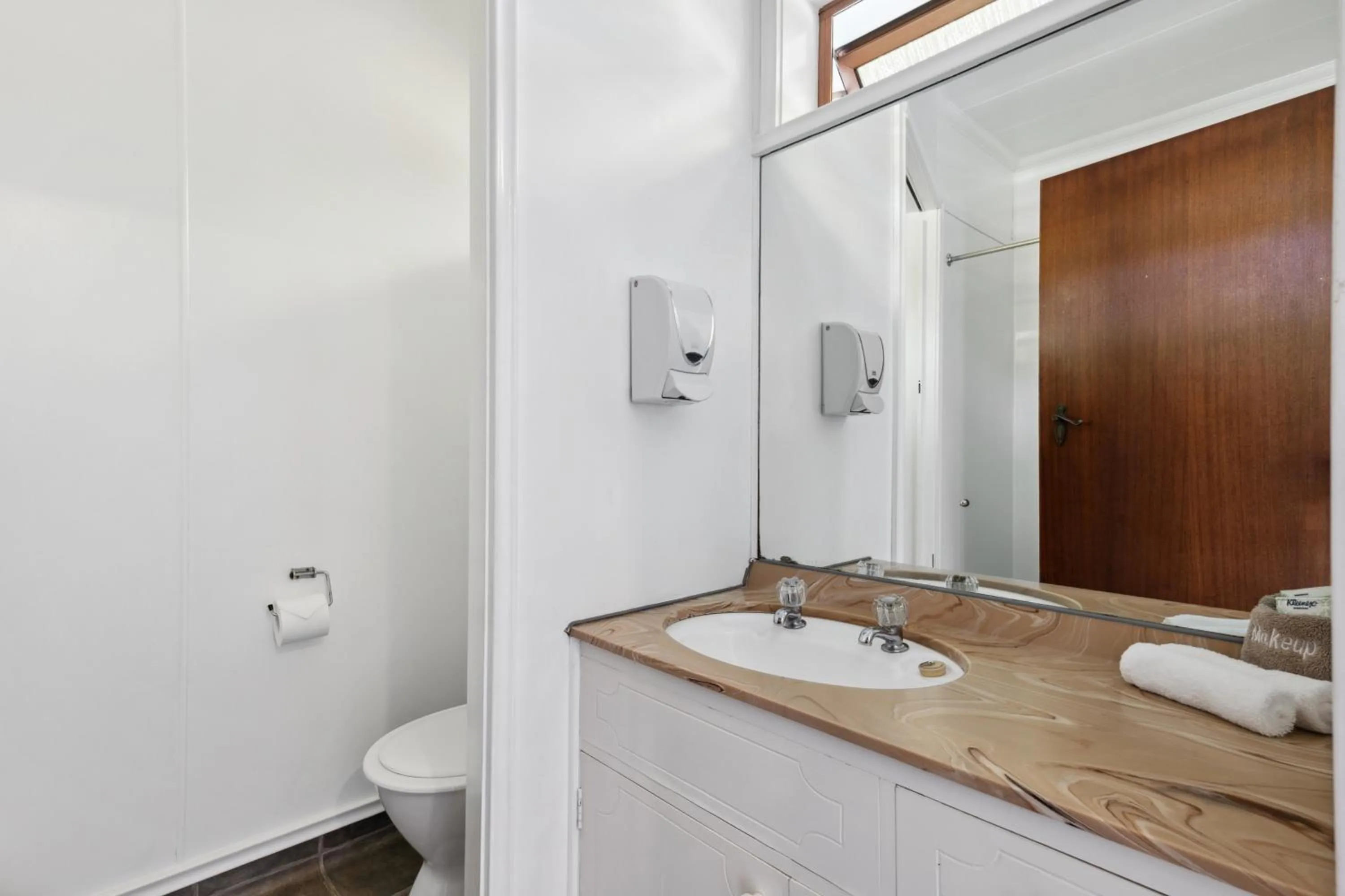 Toilet in Flamingo Motel