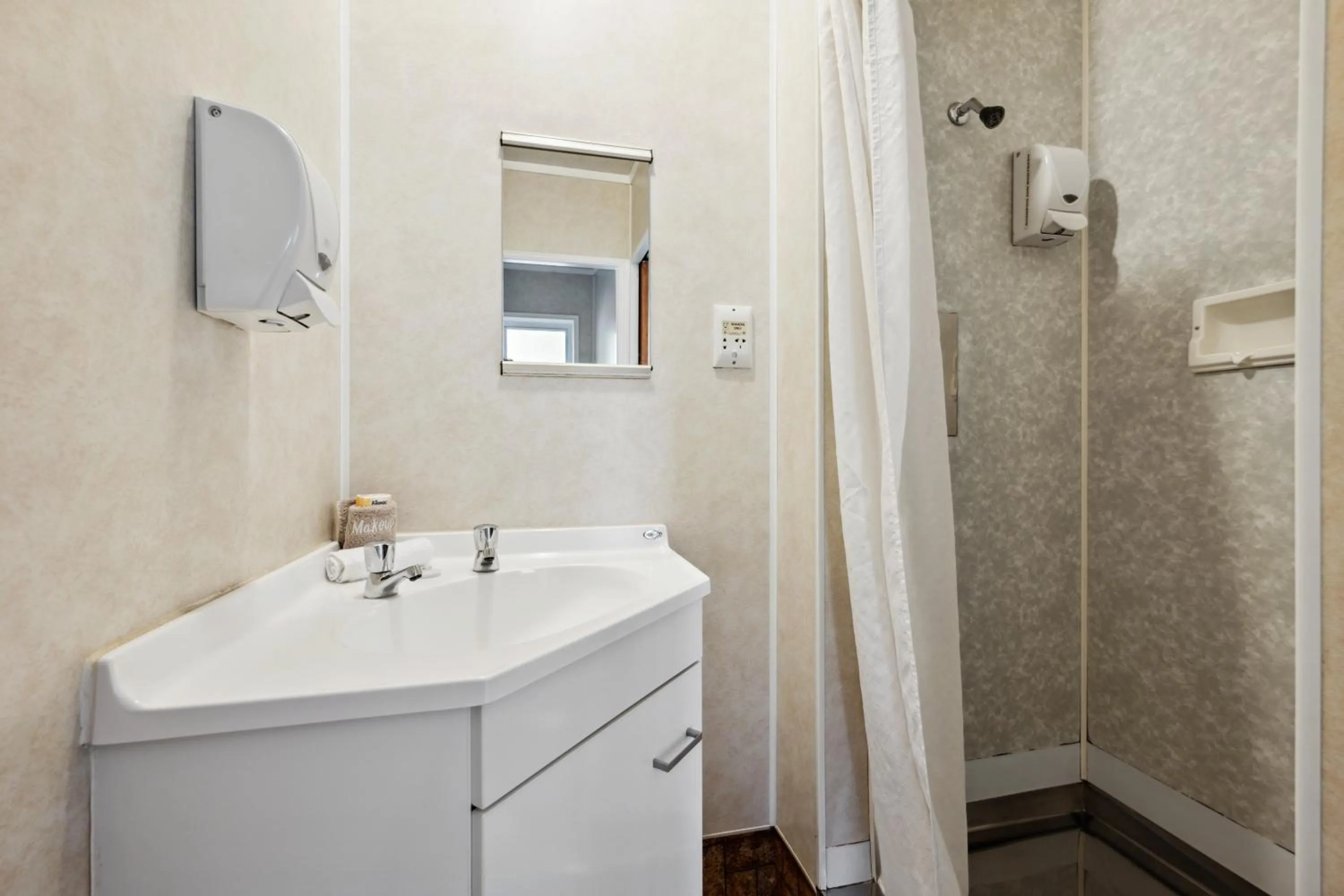 Shower in Flamingo Motel