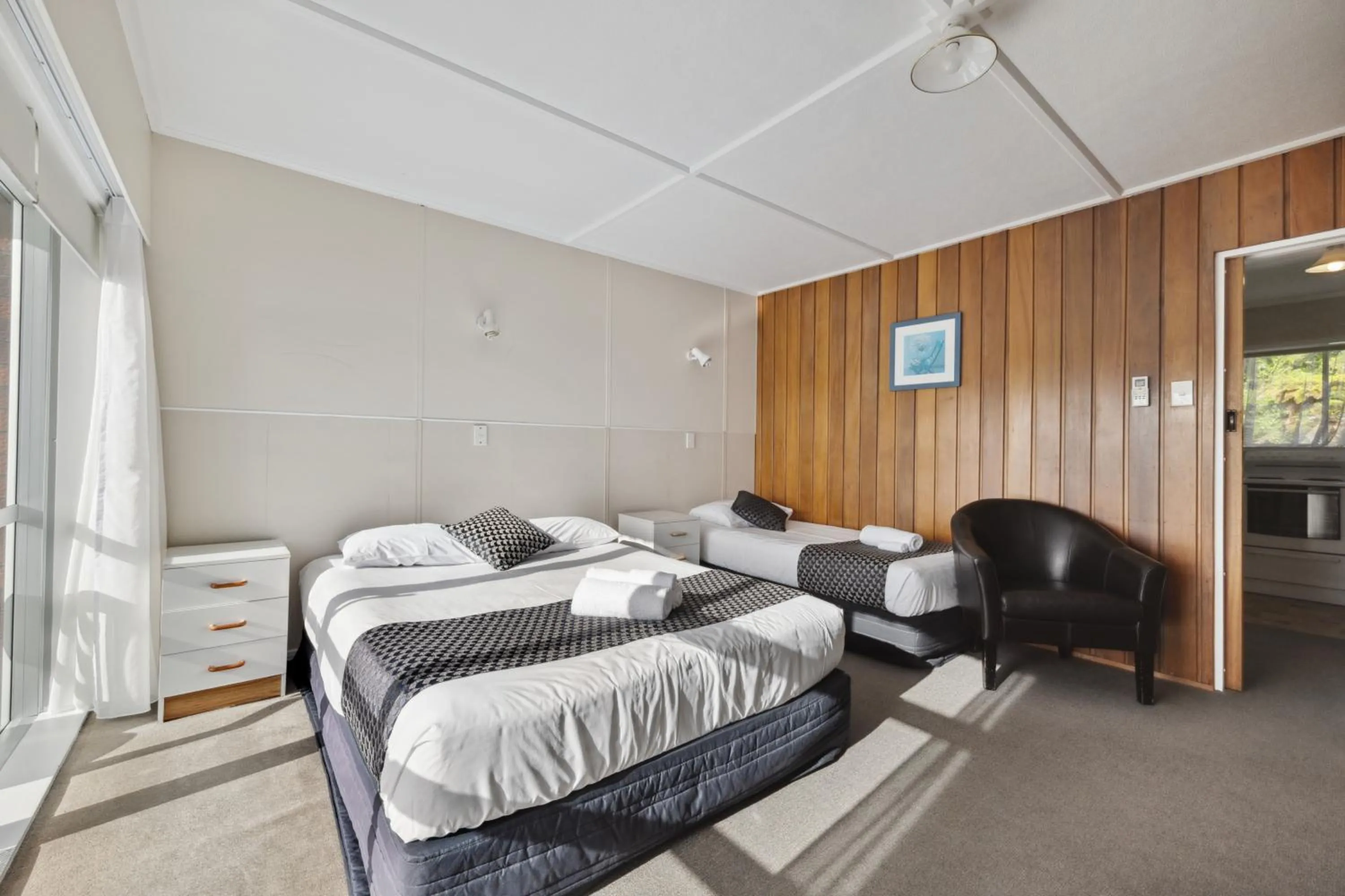 Bed in Flamingo Motel