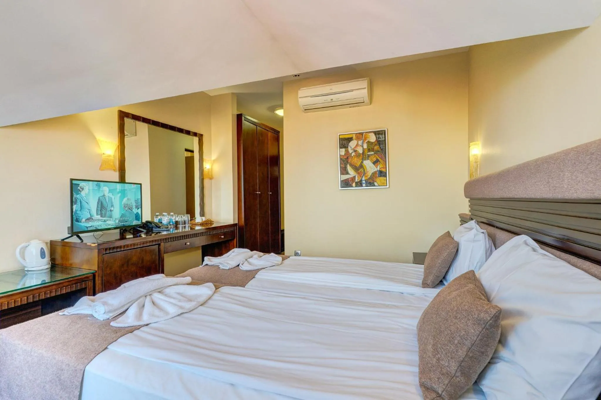 Bedroom, Bed in Hotel Bansko SPA & Holidays - Free Parking