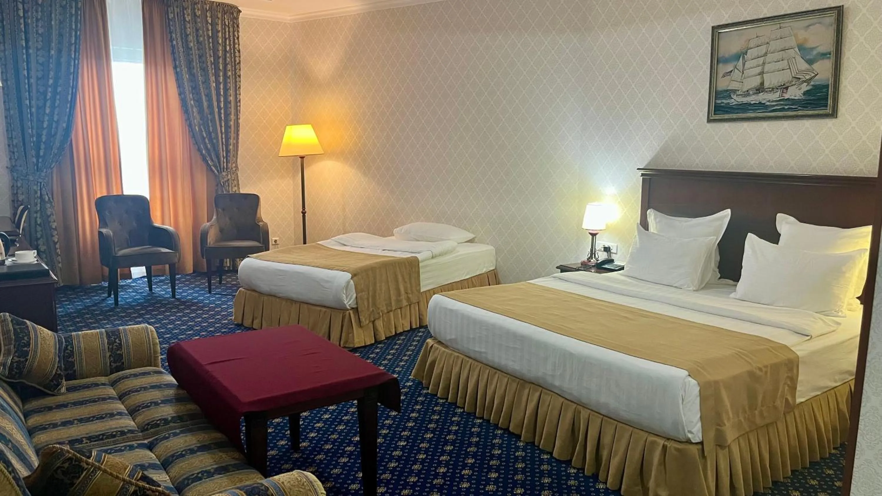 Property building, Bed in Grand Hotel Victory