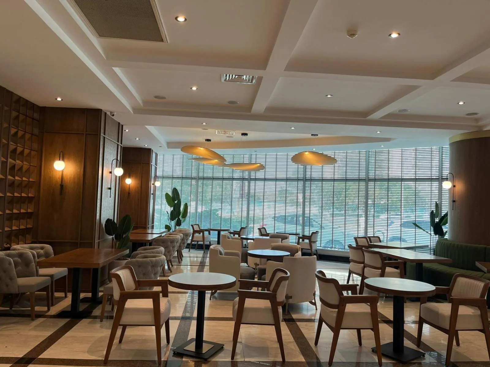 Restaurant/places to eat in Grand Hotel Victory