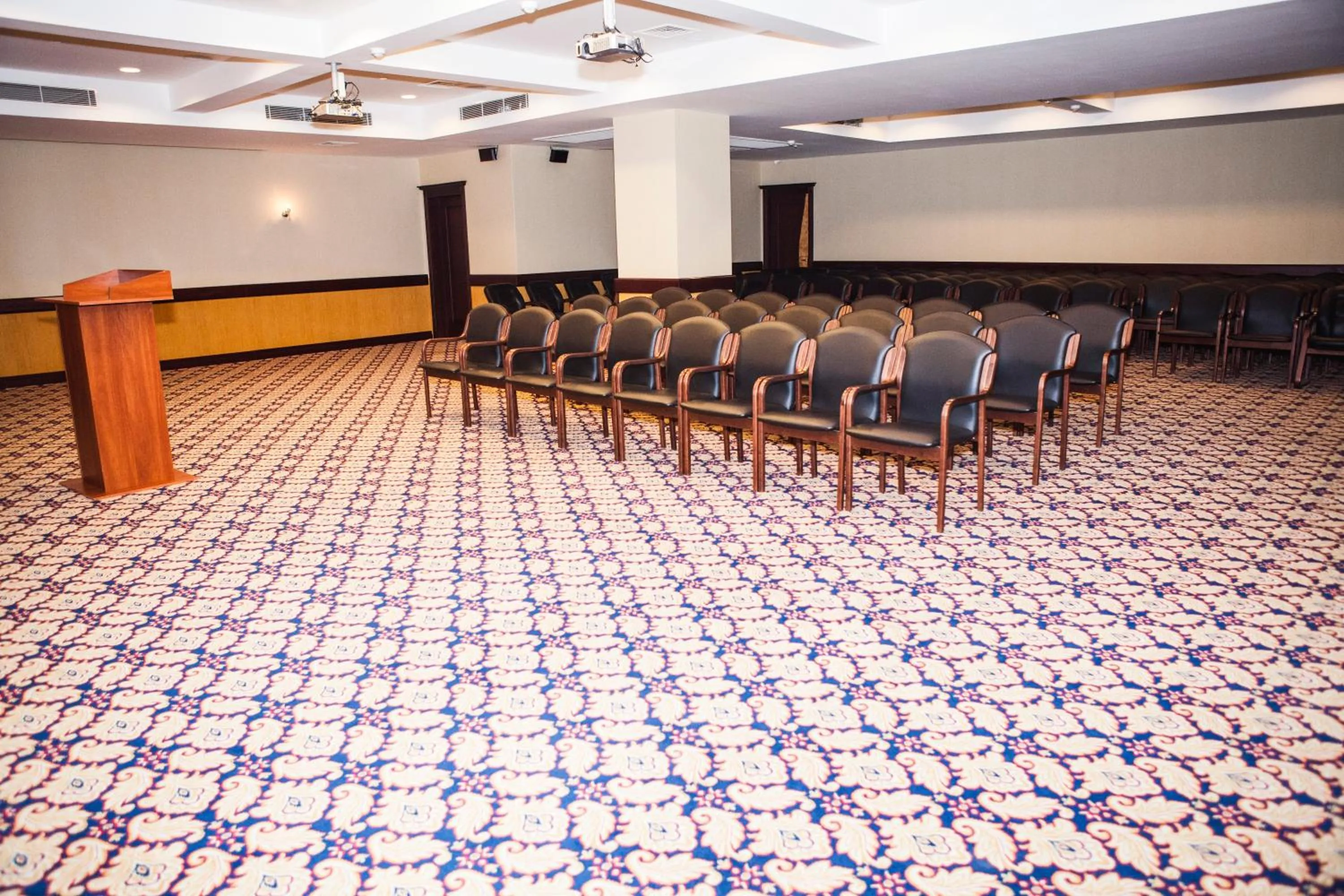 Business facilities in Grand Hotel Victory