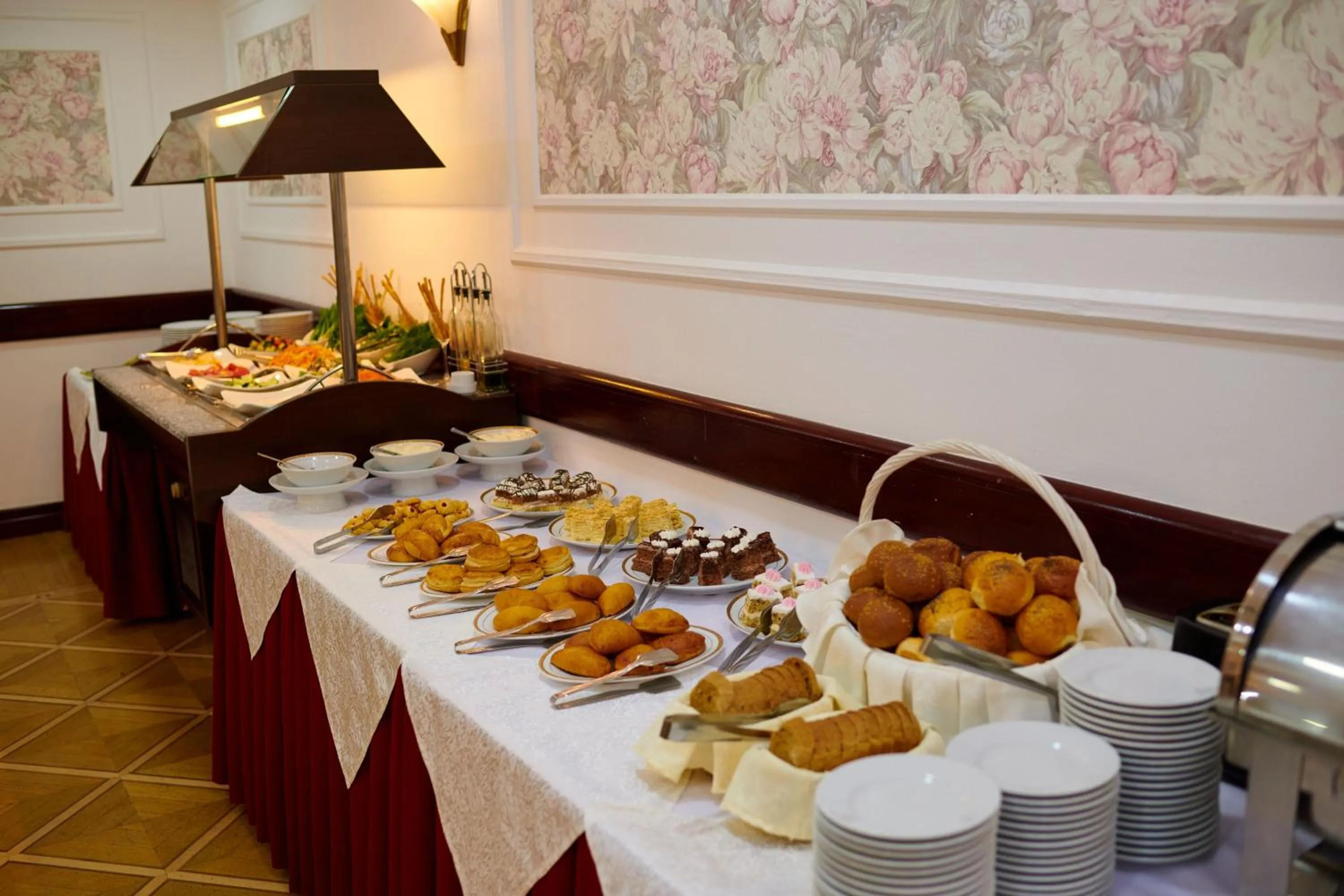 Breakfast in Grand Hotel Victory