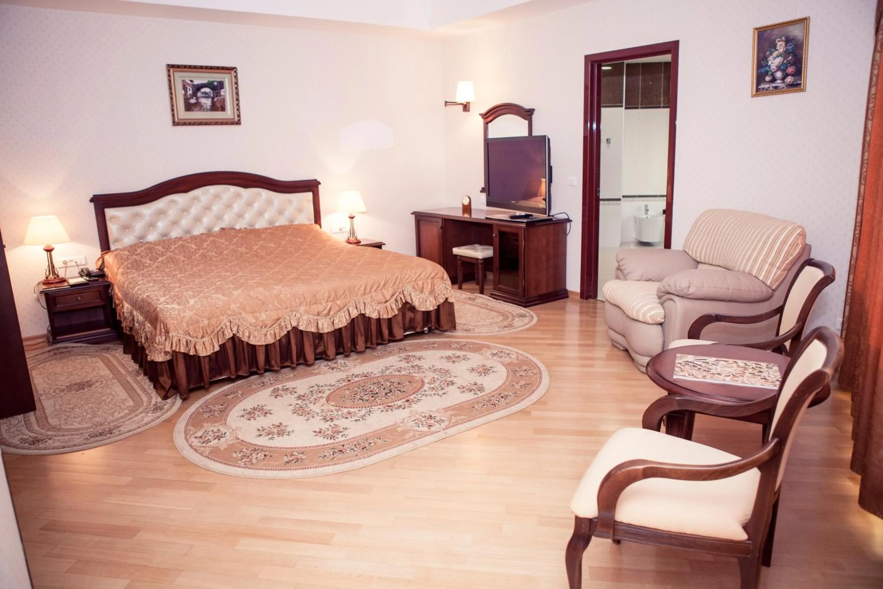 Bedroom, Bed in Grand Hotel Victory