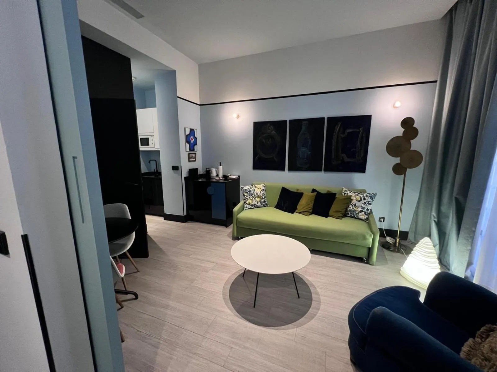 Communal lounge/ TV room, Bed in Amor de Dios 17 Boutique Apartments