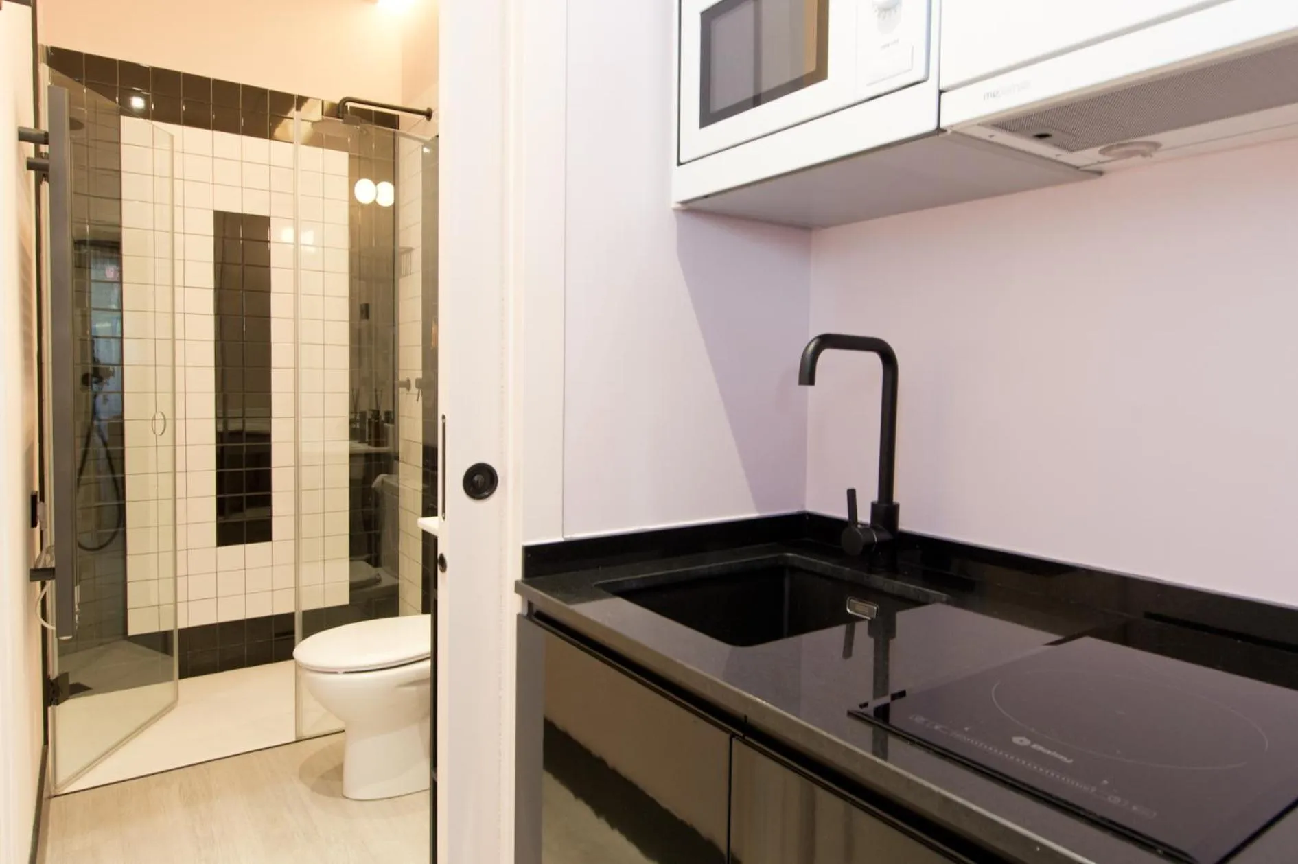 Shower in Amor de Dios 17 Boutique Apartments