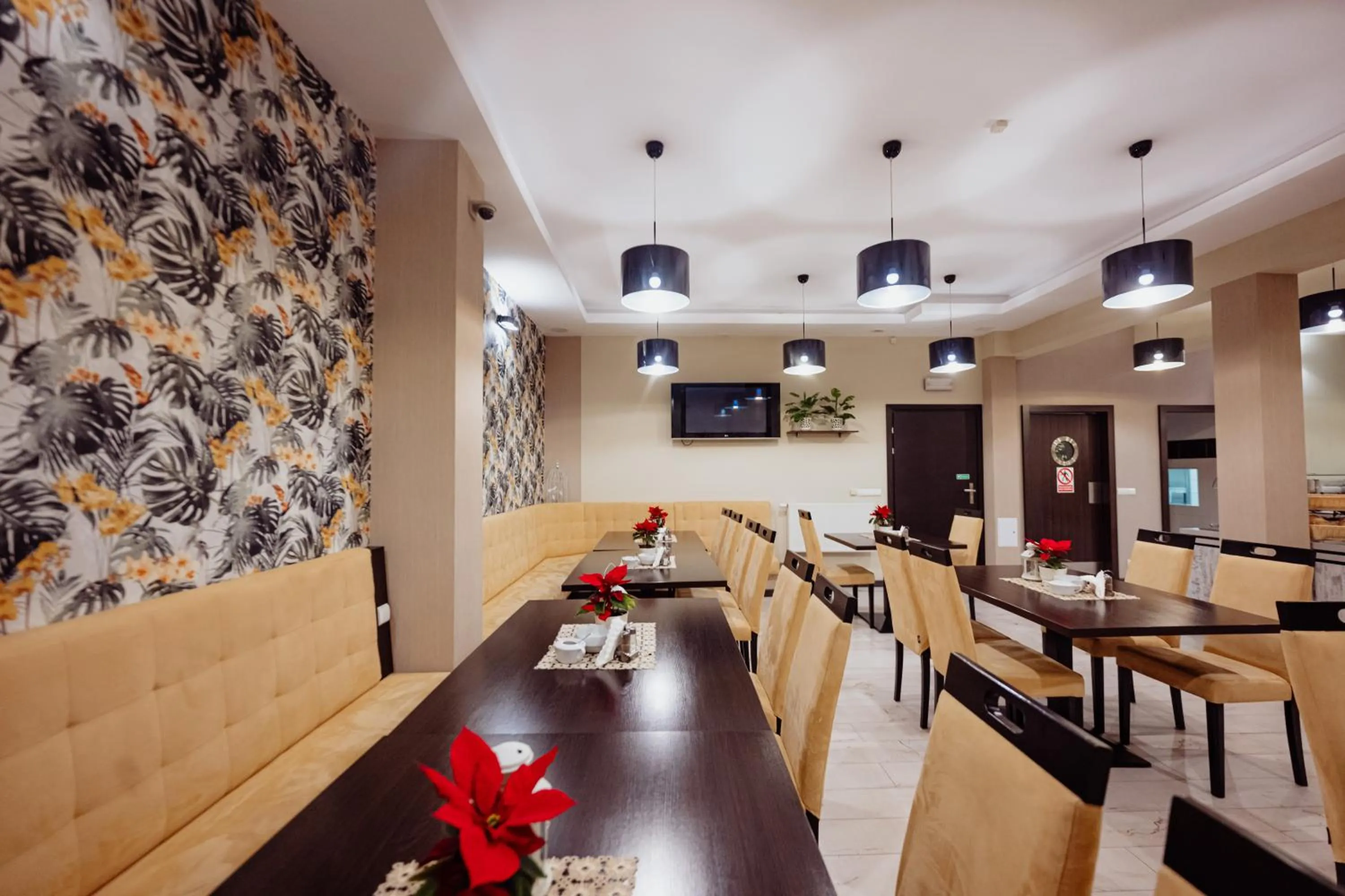 Dining area in WILLA PETRUS - CENTRUM BALKONY WINDA ŚNIADANIA RELAKS I WYGODa