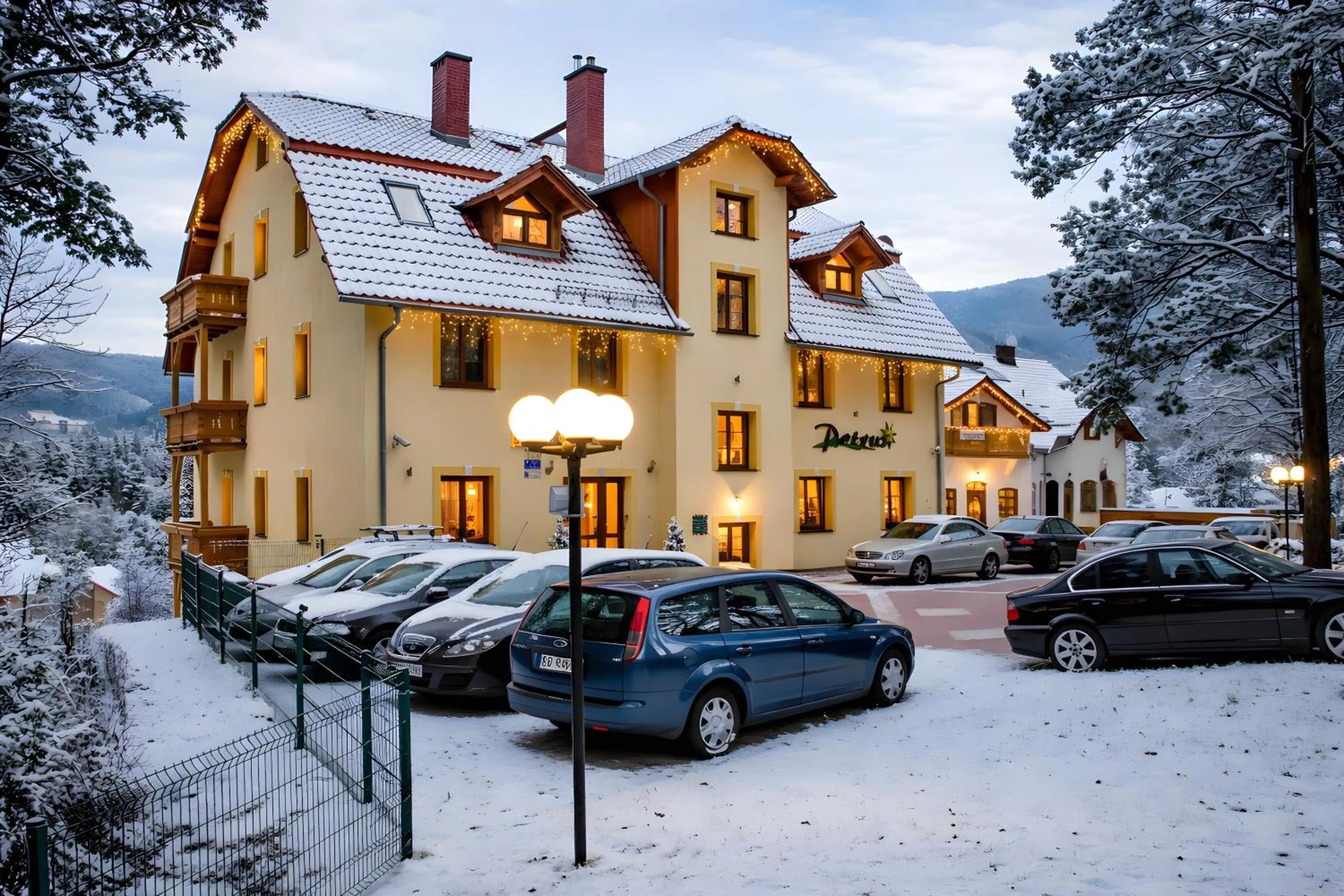 Property building in WILLA PETRUS - CENTRUM BALKONY WINDA ŚNIADANIA RELAKS I WYGODa