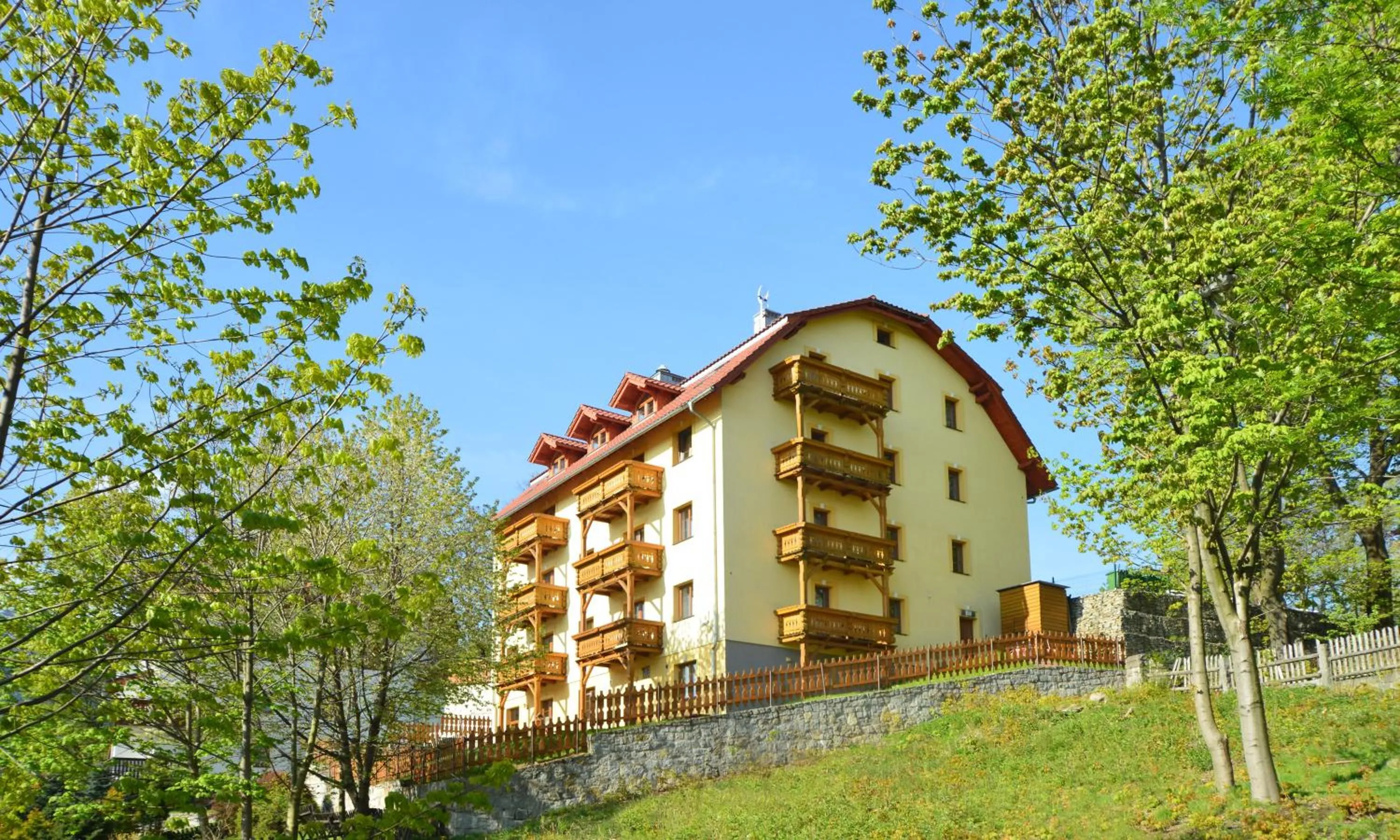 Property building in Willa Petrus