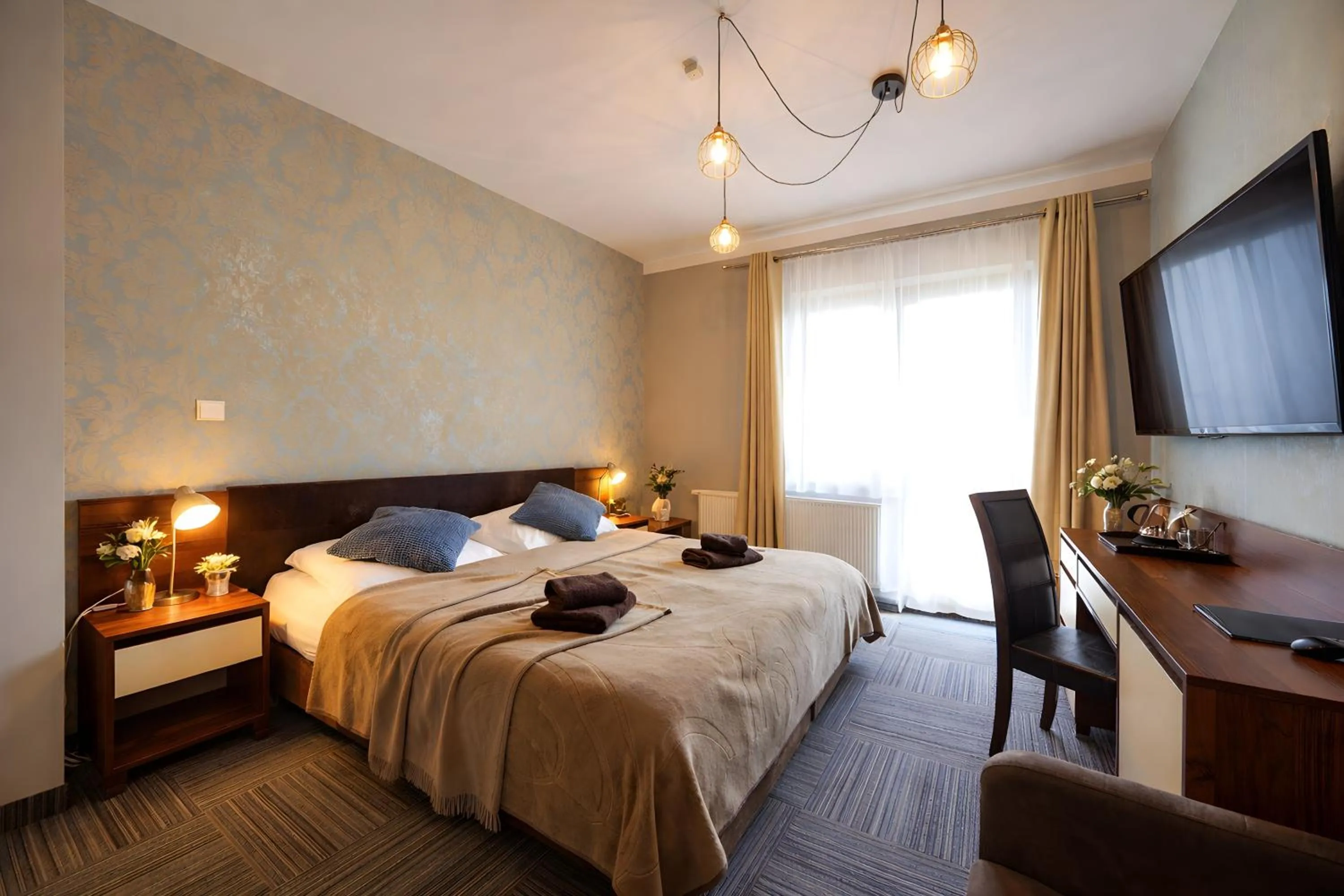 Bed in WILLA PETRUS - CENTRUM BALKONY WINDA ŚNIADANIA RELAKS I WYGODa