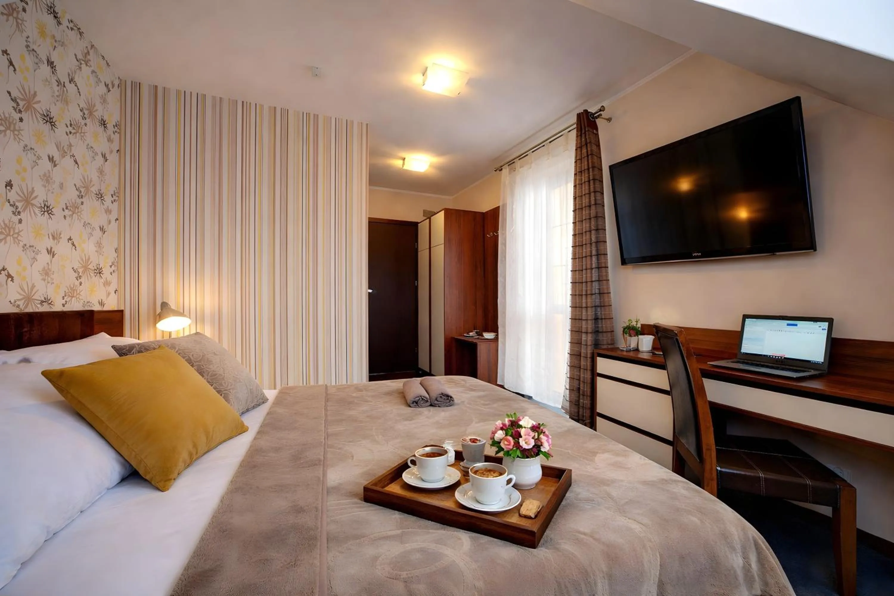 TV and multimedia, Bed in WILLA PETRUS - CENTRUM BALKONY WINDA ŚNIADANIA RELAKS I WYGODa