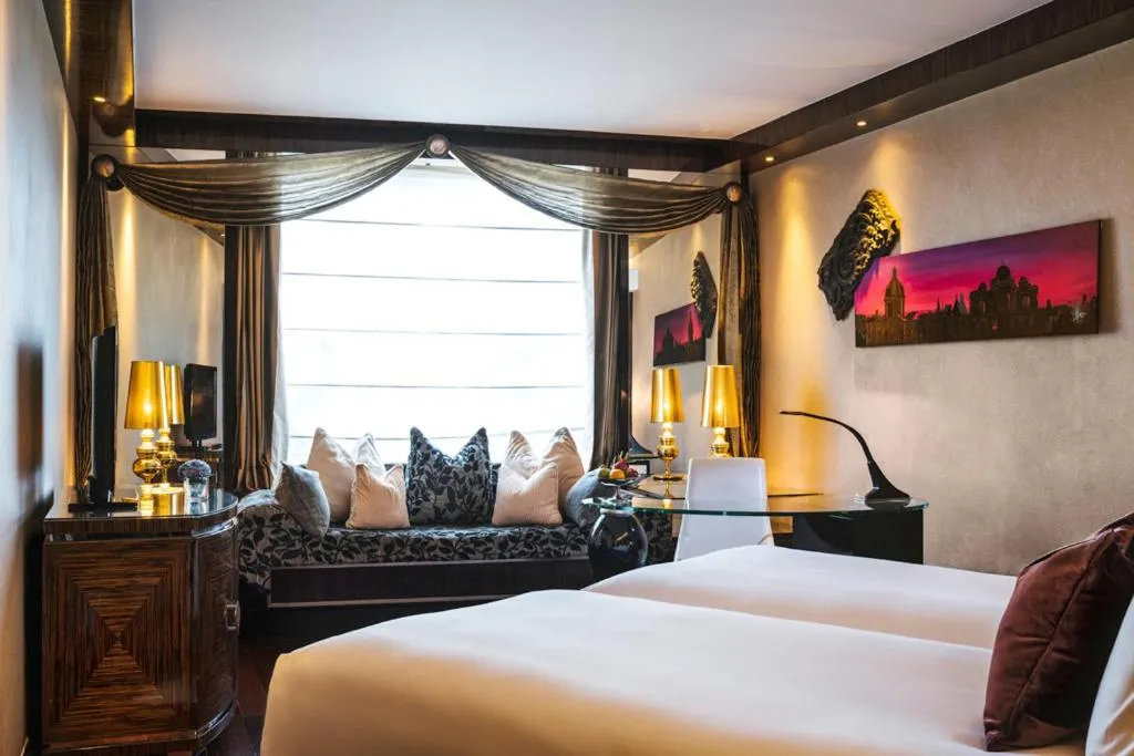 Bed in Sofitel Mumbai BKC