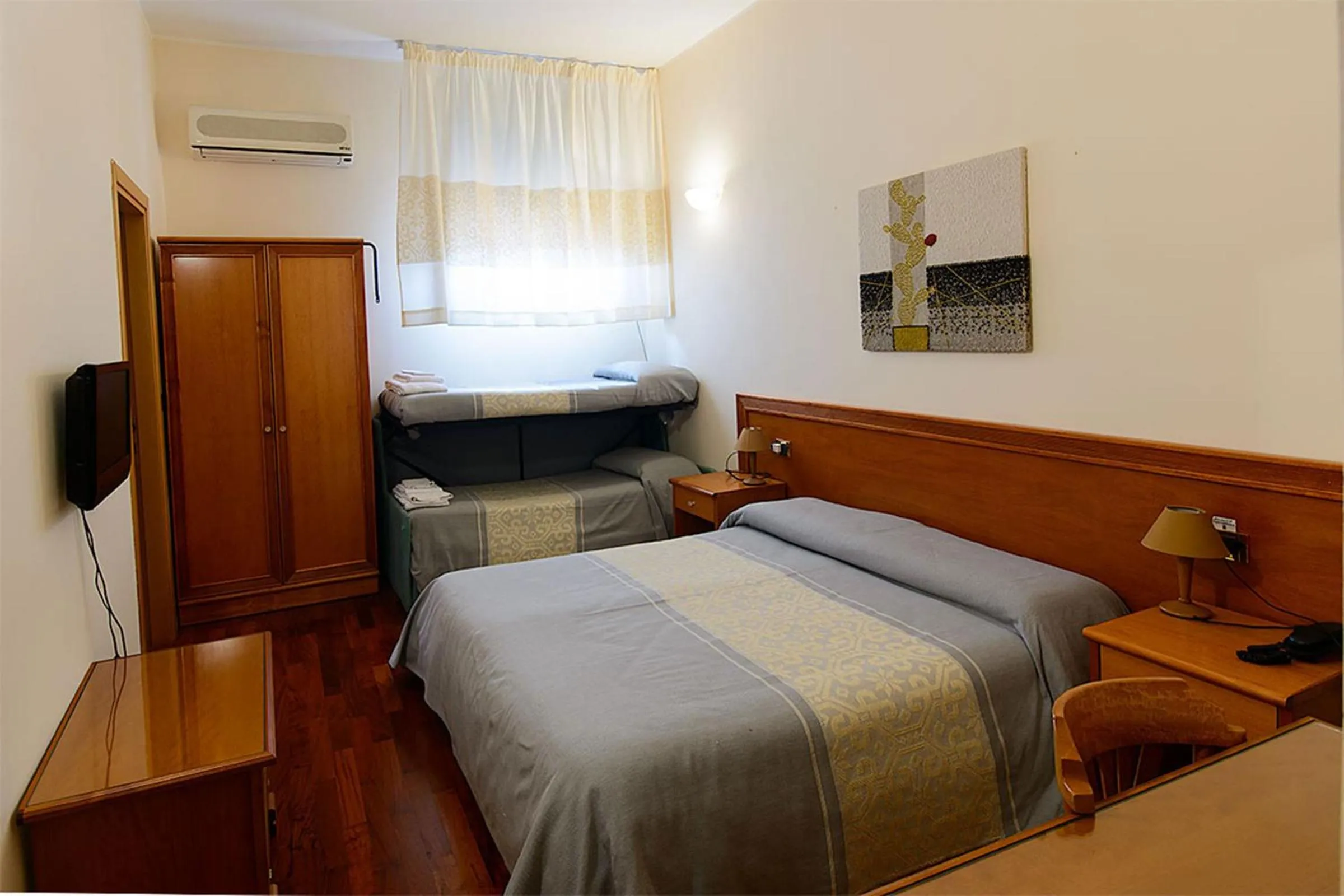 Photo of the whole room in Hotel Del Corso