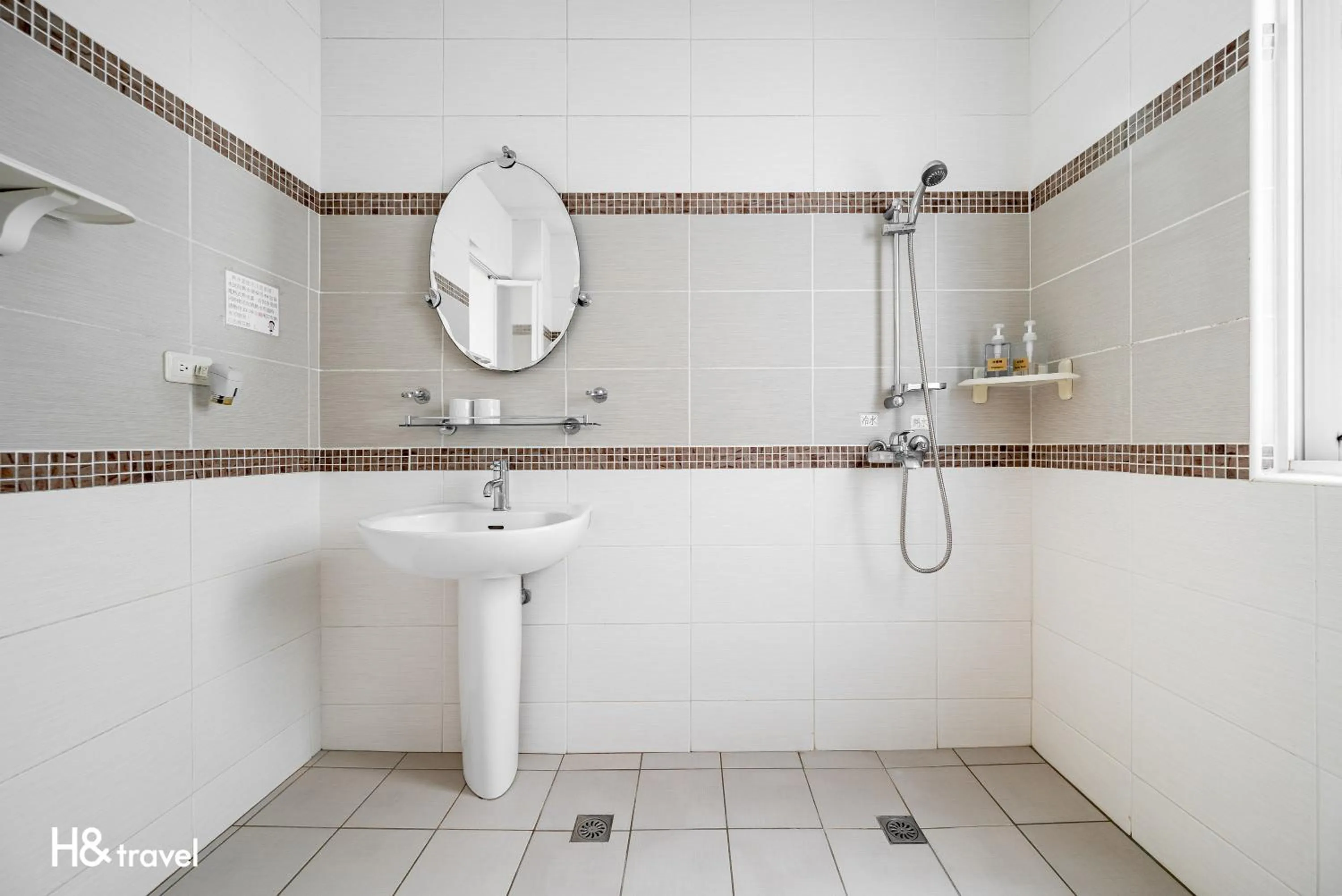 Bathroom in White Cotton Candy Homestay