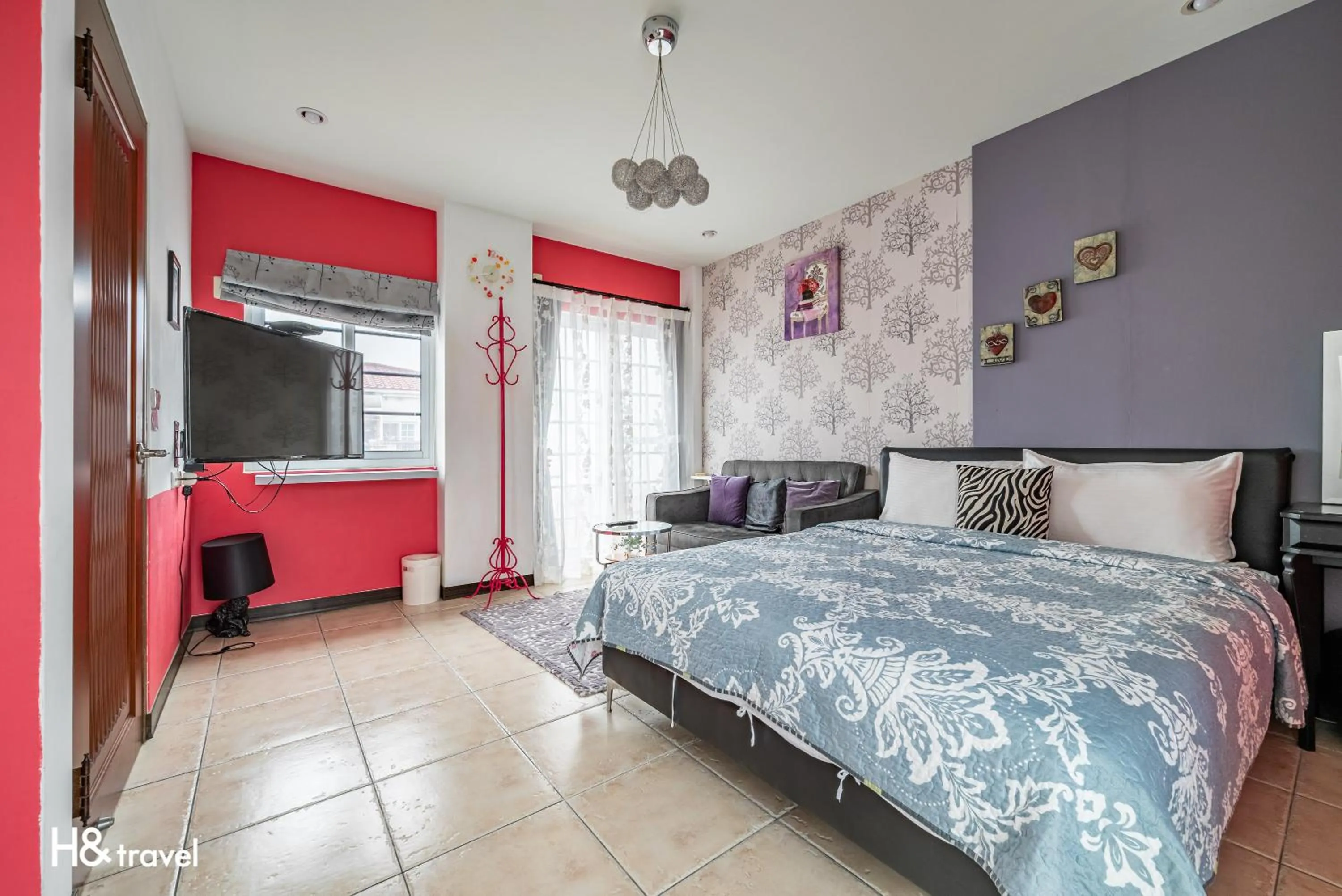 Bed in White Cotton Candy Homestay