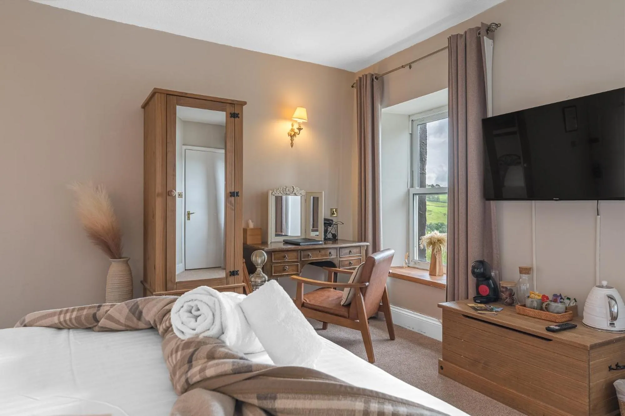 Bed in The Mortal Man Inn