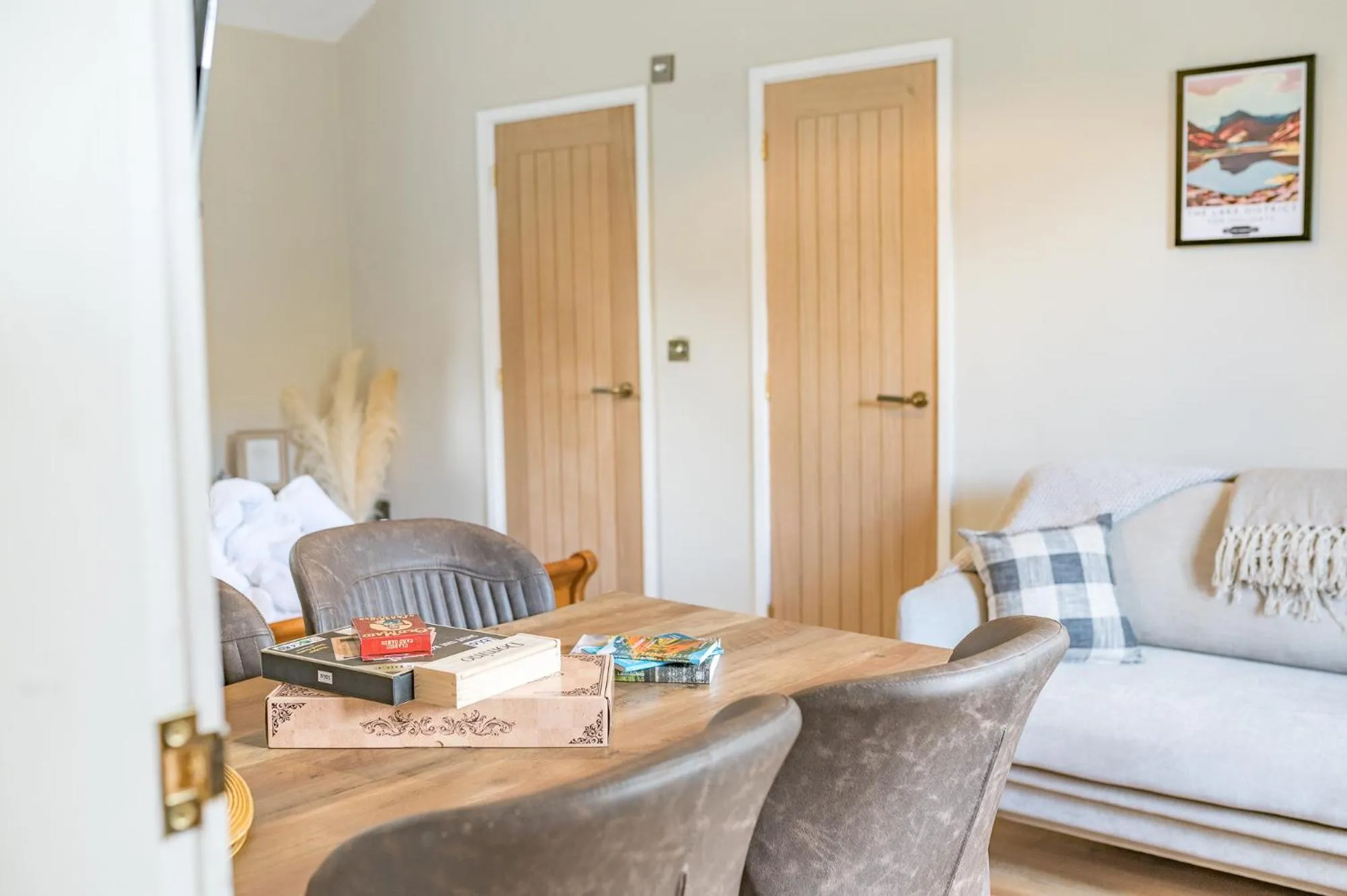 Living room in The Mortal Man Inn